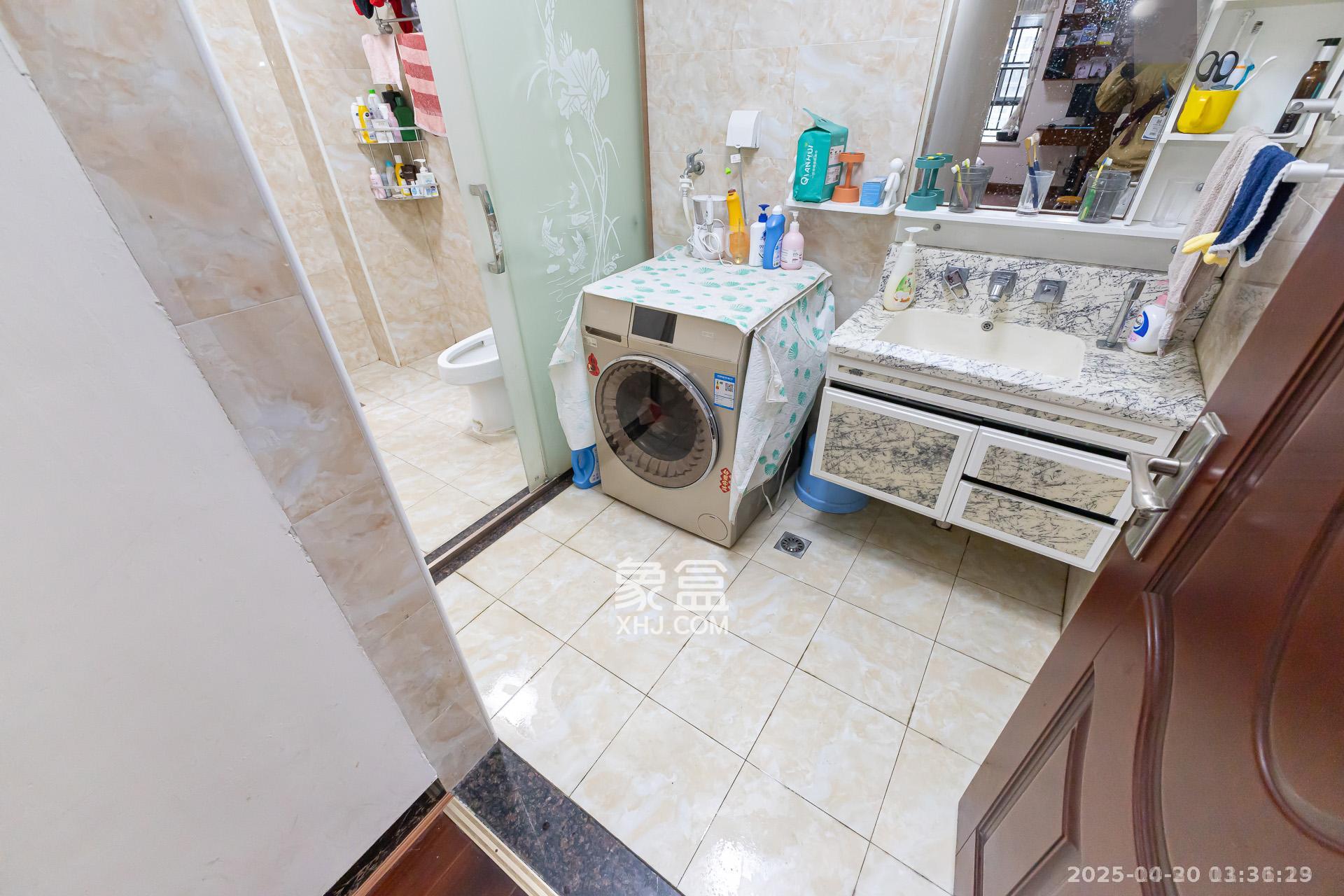 名家翡翠花园  4室2厅2卫    2500.0元/月 名家翡翠花园  4室2厅2卫    2500.0元/月室内图