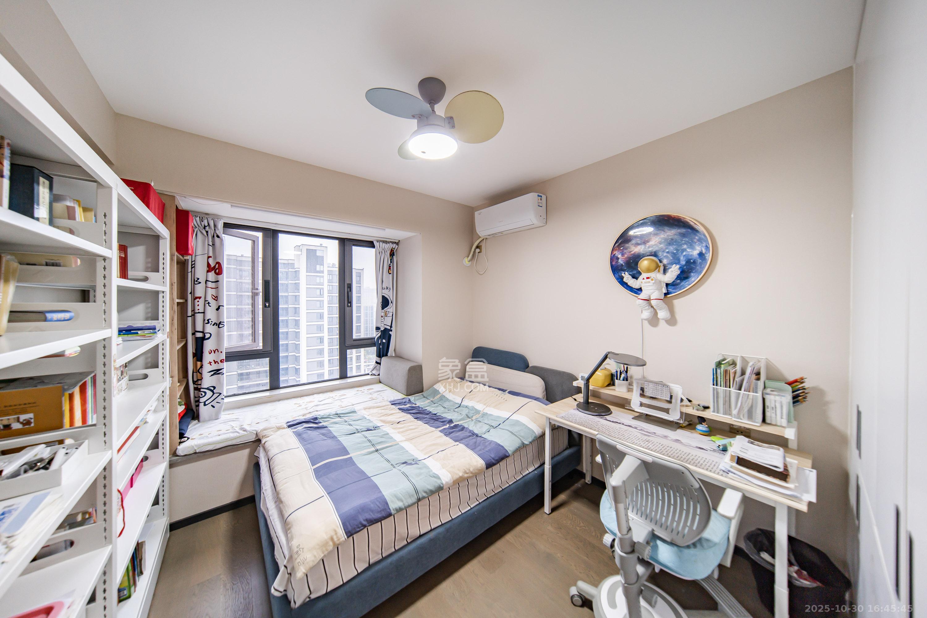 中海阅麓山一期  3室2厅2卫    149.8万卧室