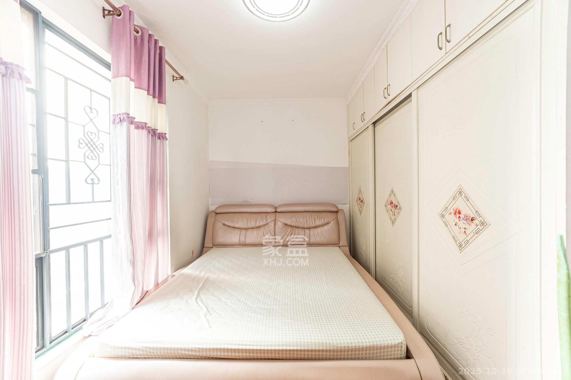 三一街区  3室2厅1卫    62.8万卧室