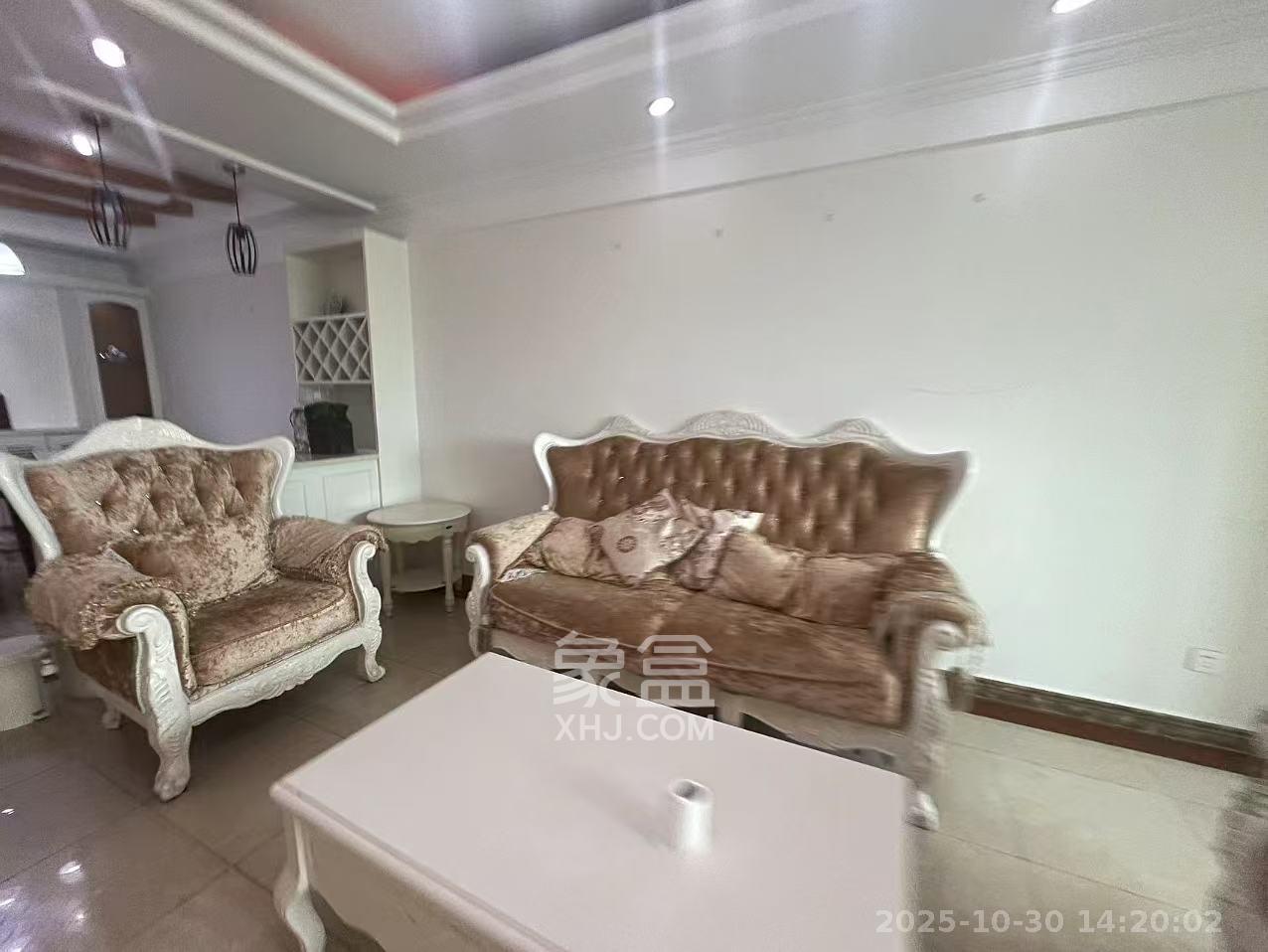 人民银行宿舍(蔡锷中路)  3室2厅1卫    4000.0元/月 人民银行宿舍(蔡锷中路)  3室2厅1卫    4000.0元/月