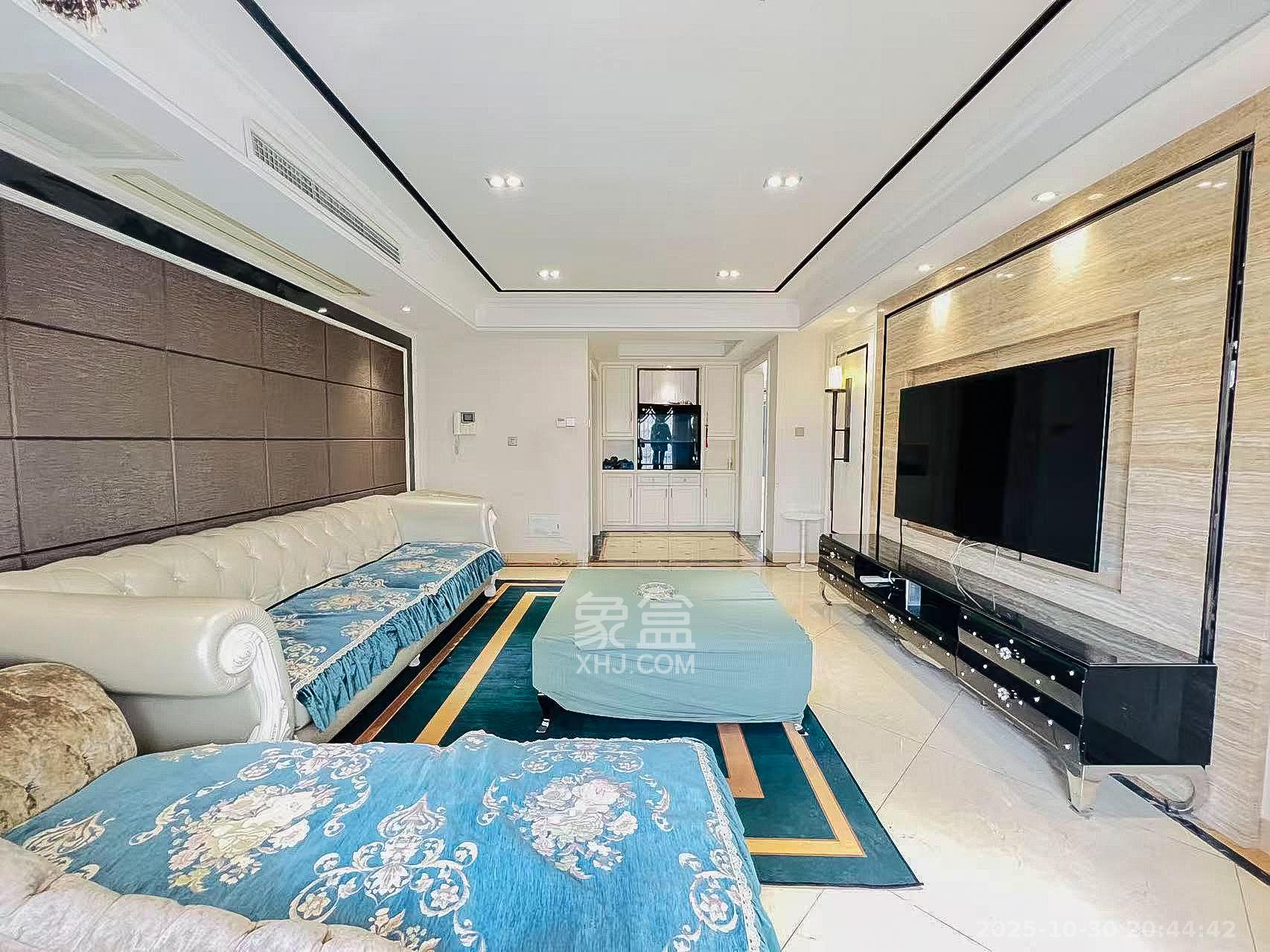 西子花苑  3室2厅2卫    150.0万客厅