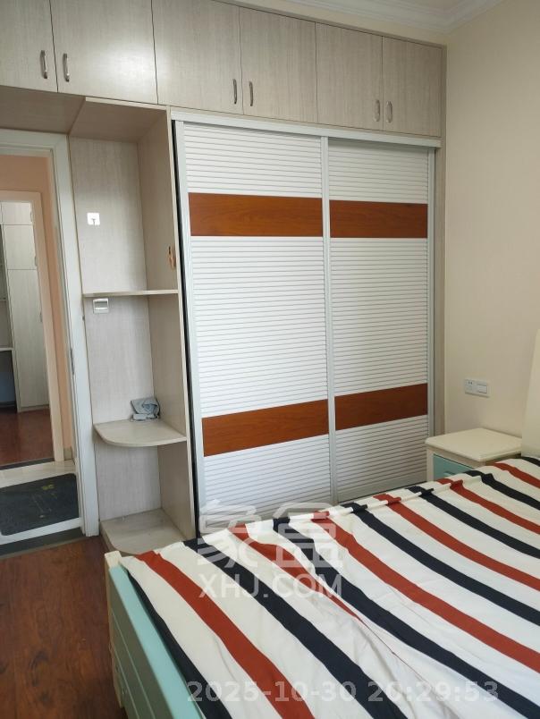 长房半岛蓝湾（观山月）  2室2厅1卫    2300.0元/月室内图