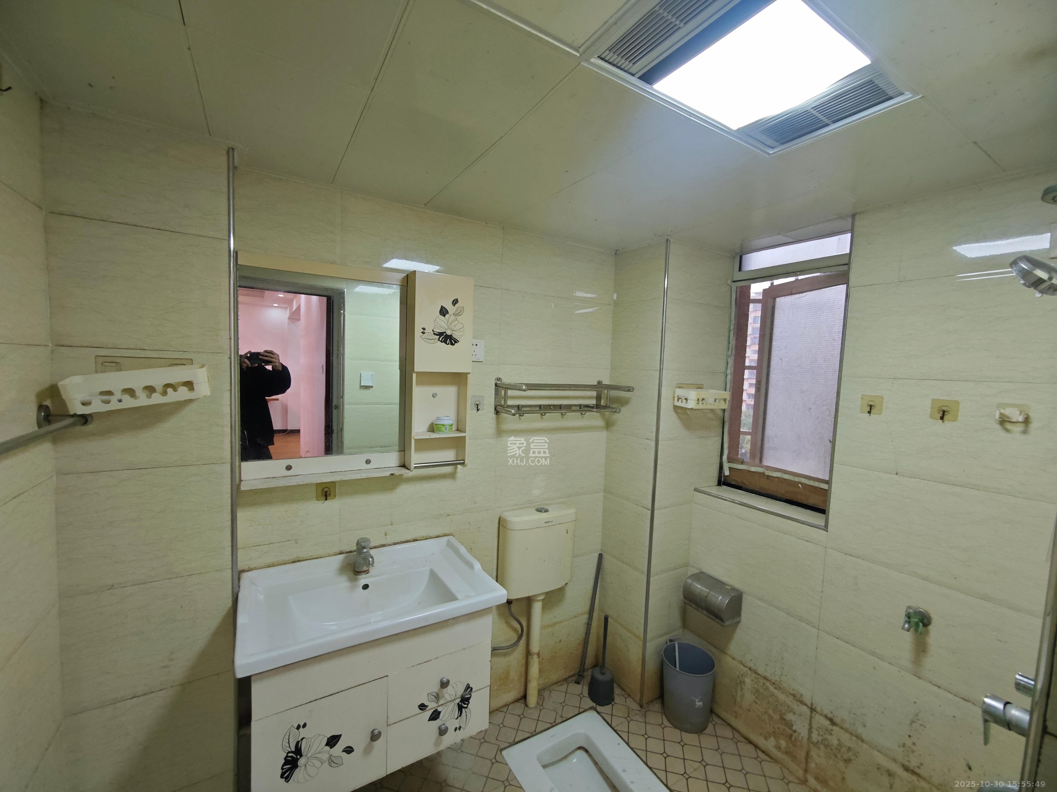 润芳园  3室2厅2卫    1900.0元/月室内图