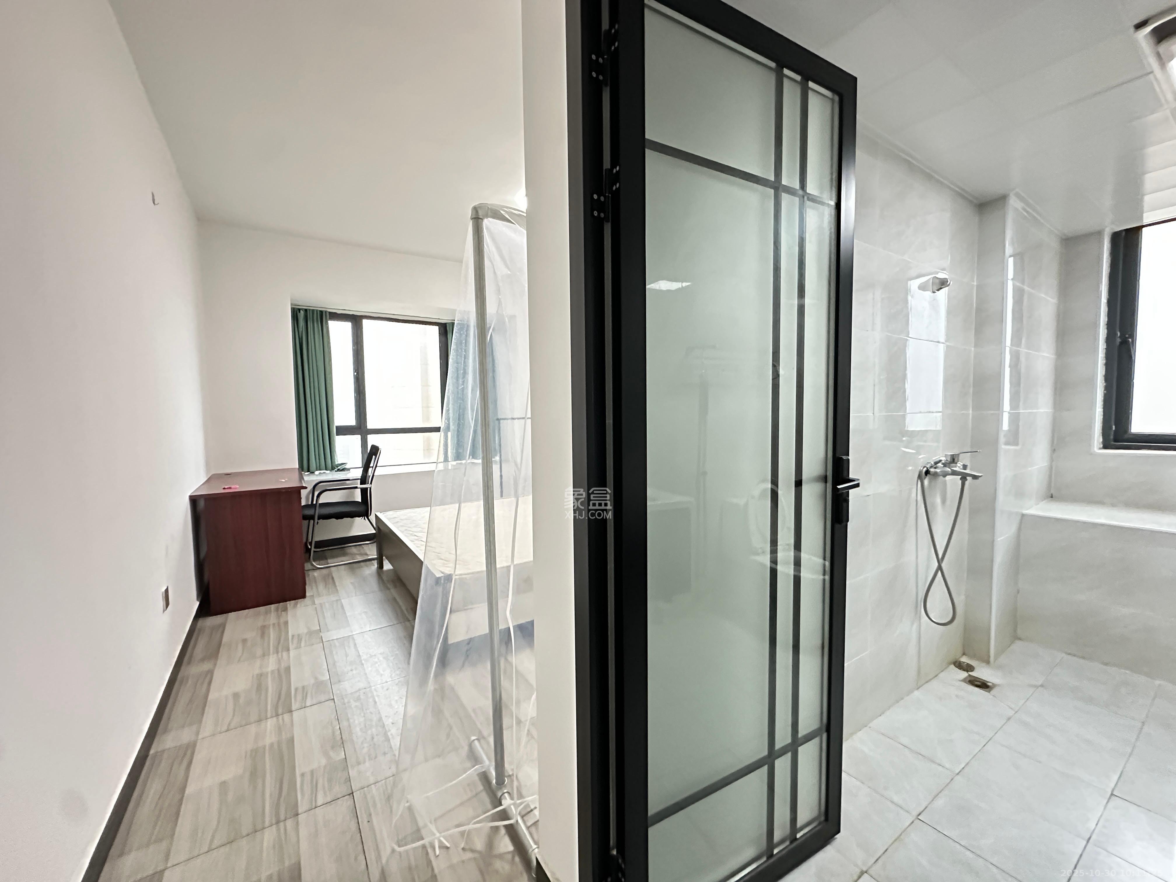 振业城三期  4室2厅2卫    3100.0元/月室内图