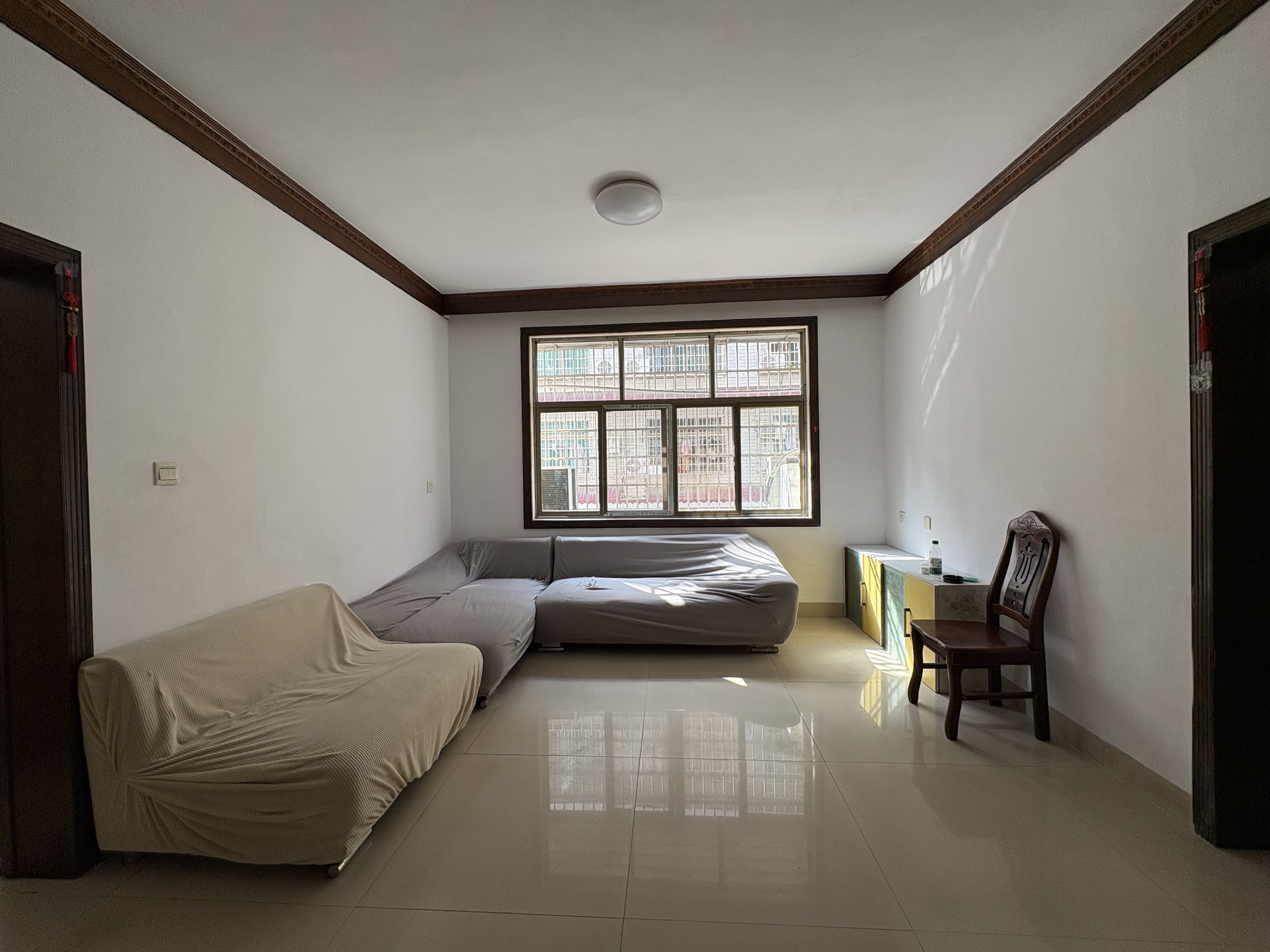 王家小区  4室2厅2卫    52.0万客厅