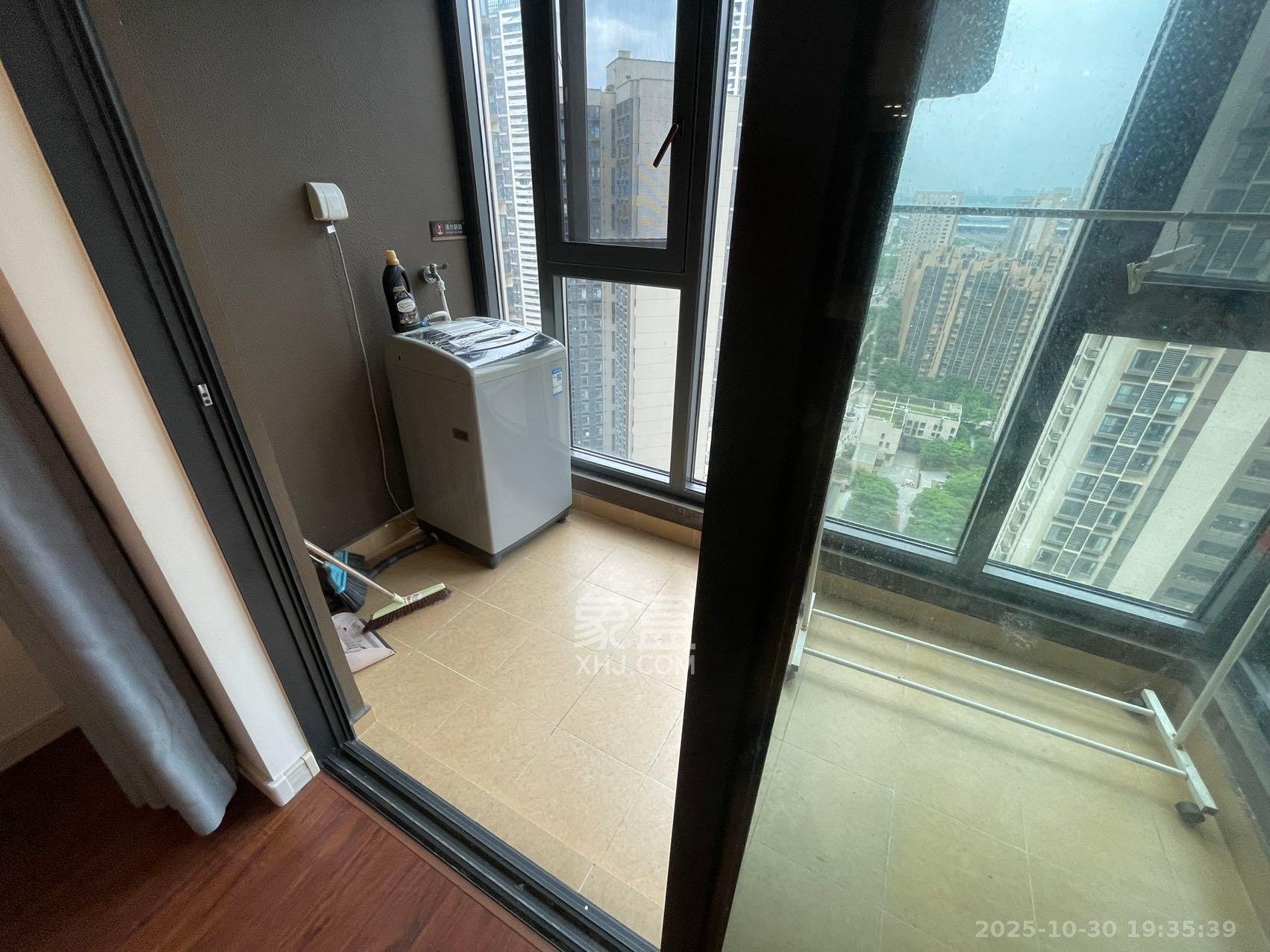 万科魅力之城 3室2厅2卫 2600.0元/月 万科魅力之城 3室2厅2卫 2600.0元/月室内图