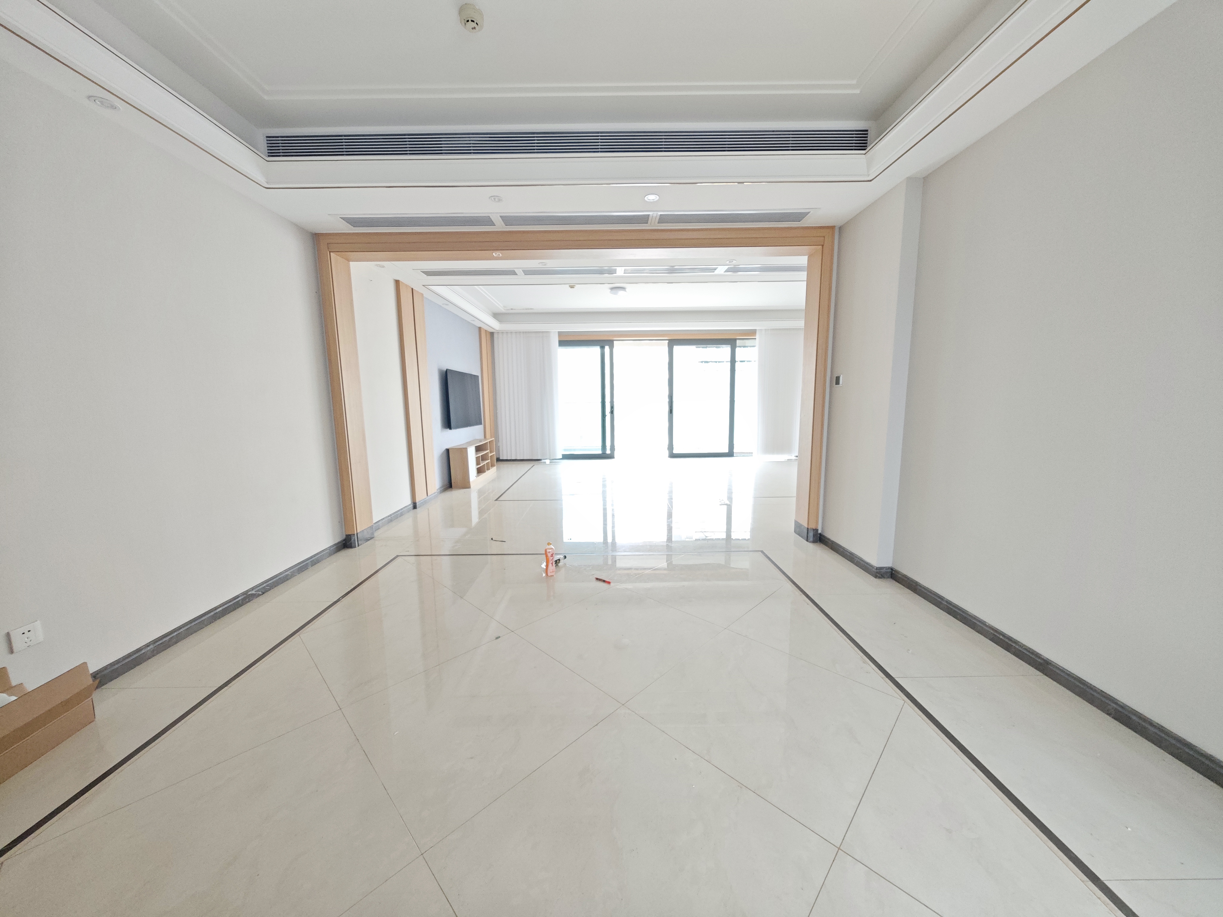 龙兴公馆  3室2厅2卫    7000.0元/月室内图