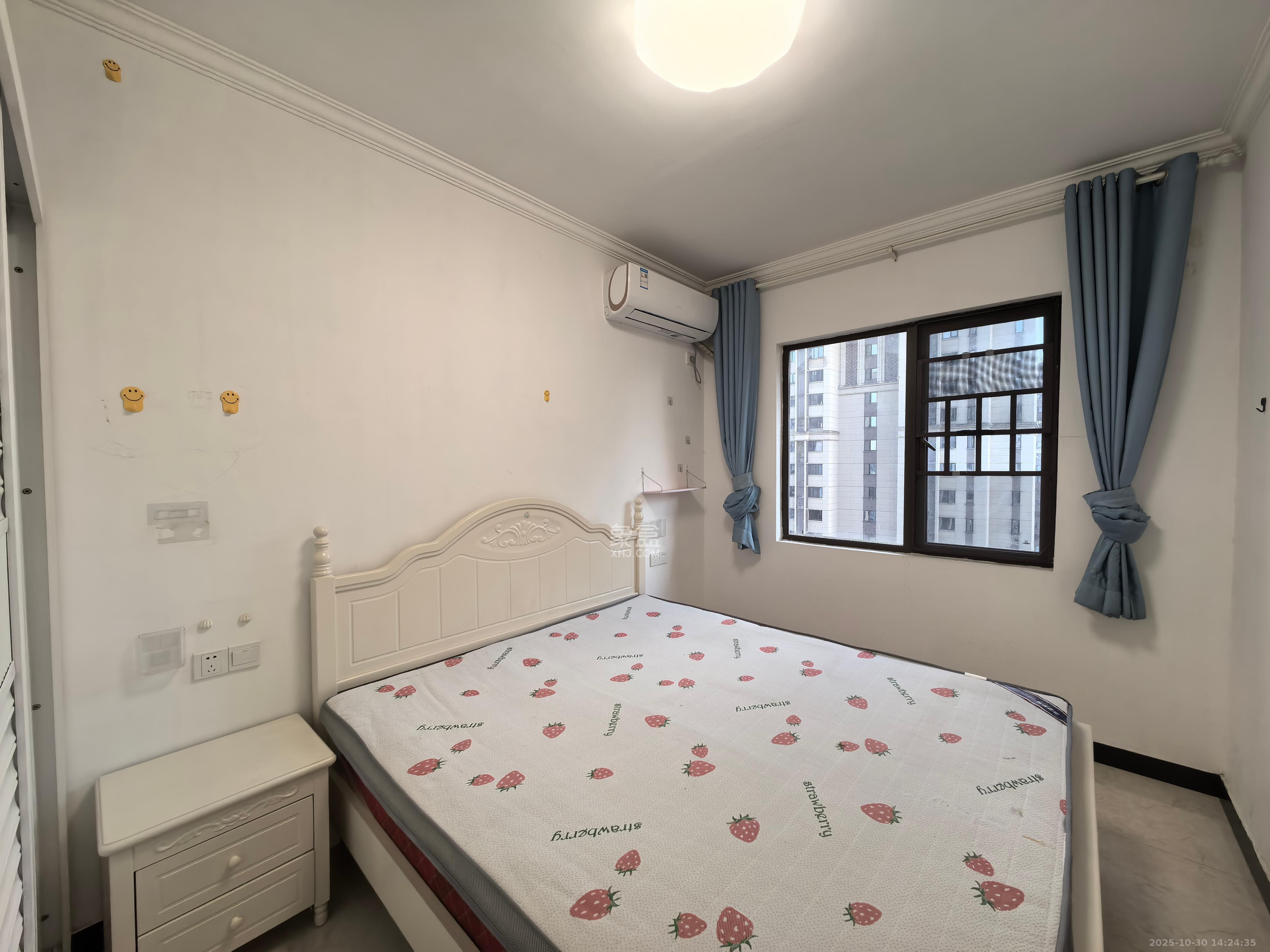 华润置地广场二期  3室2厅2卫    2200.0元/月室内图