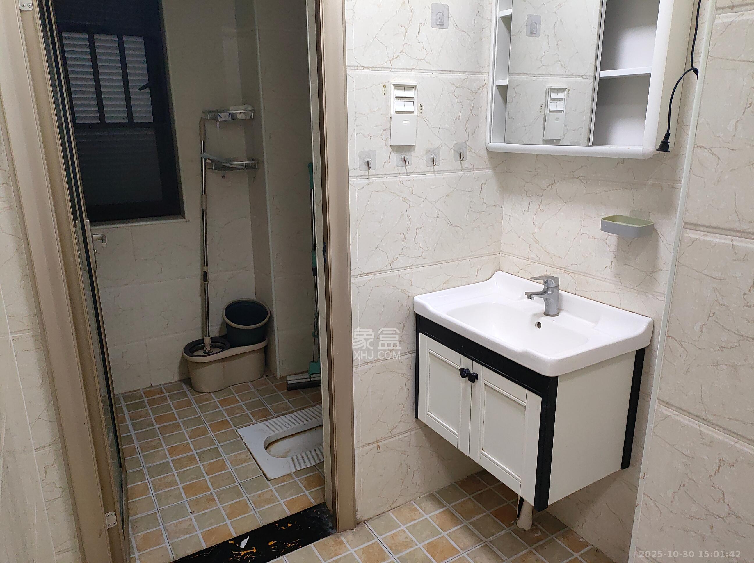 华润置地广场二期 3室2厅2卫 2100.0元/月 华润置地广场二期 3室2厅2卫 2100.0元/月室内图