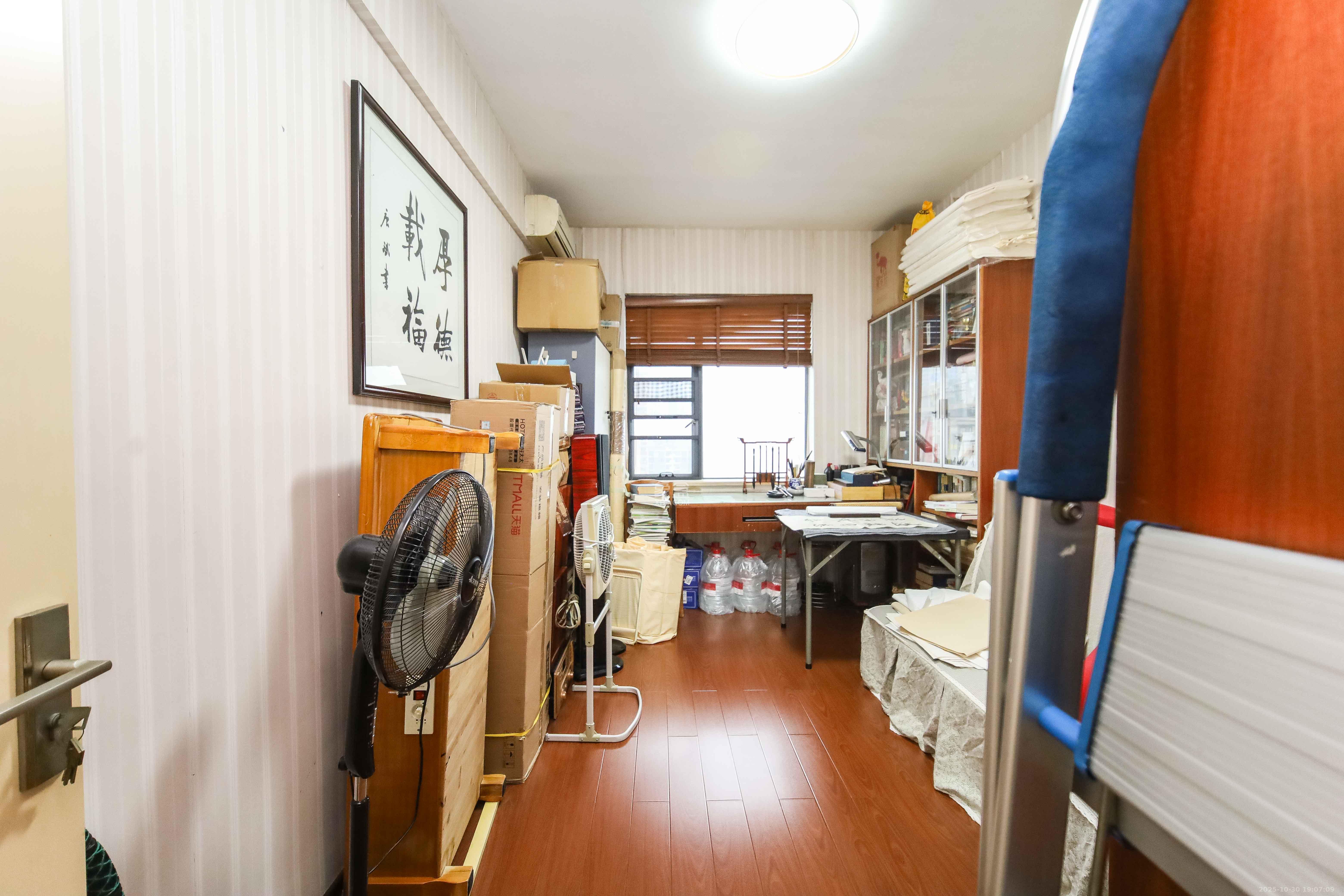 银港水晶城  3室2厅2卫    108.0万卧室