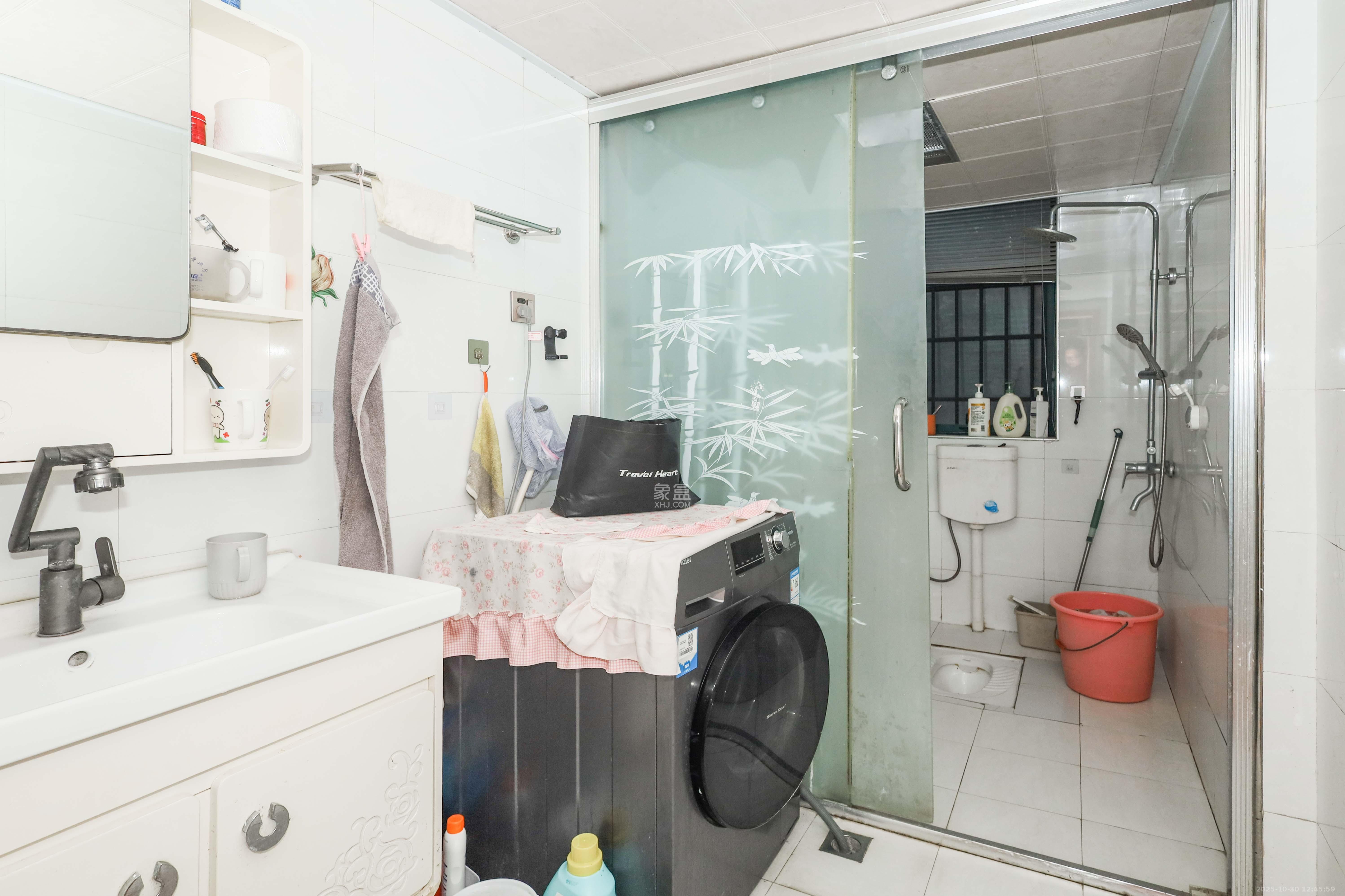 麓谷公馆(涉外国际公馆)  3室2厅2卫    98.0万 麓谷公馆(涉外国际公馆)  3室2厅2卫    98.0万卫生间