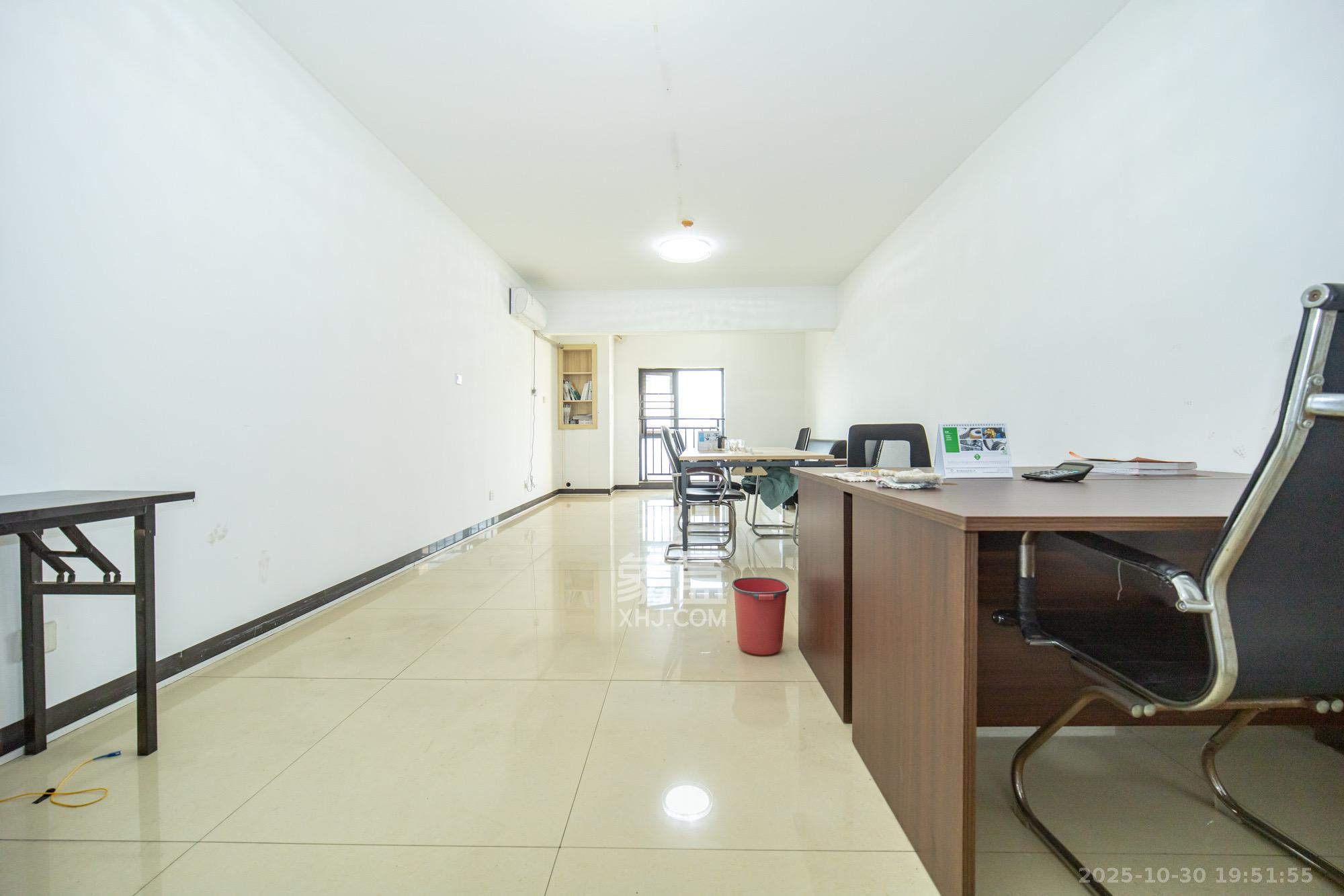 星大峰汇商务楼 1室1厅1卫 1800.0元/月 星大峰汇商务楼 1室1厅1卫 1800.0元/月室内图