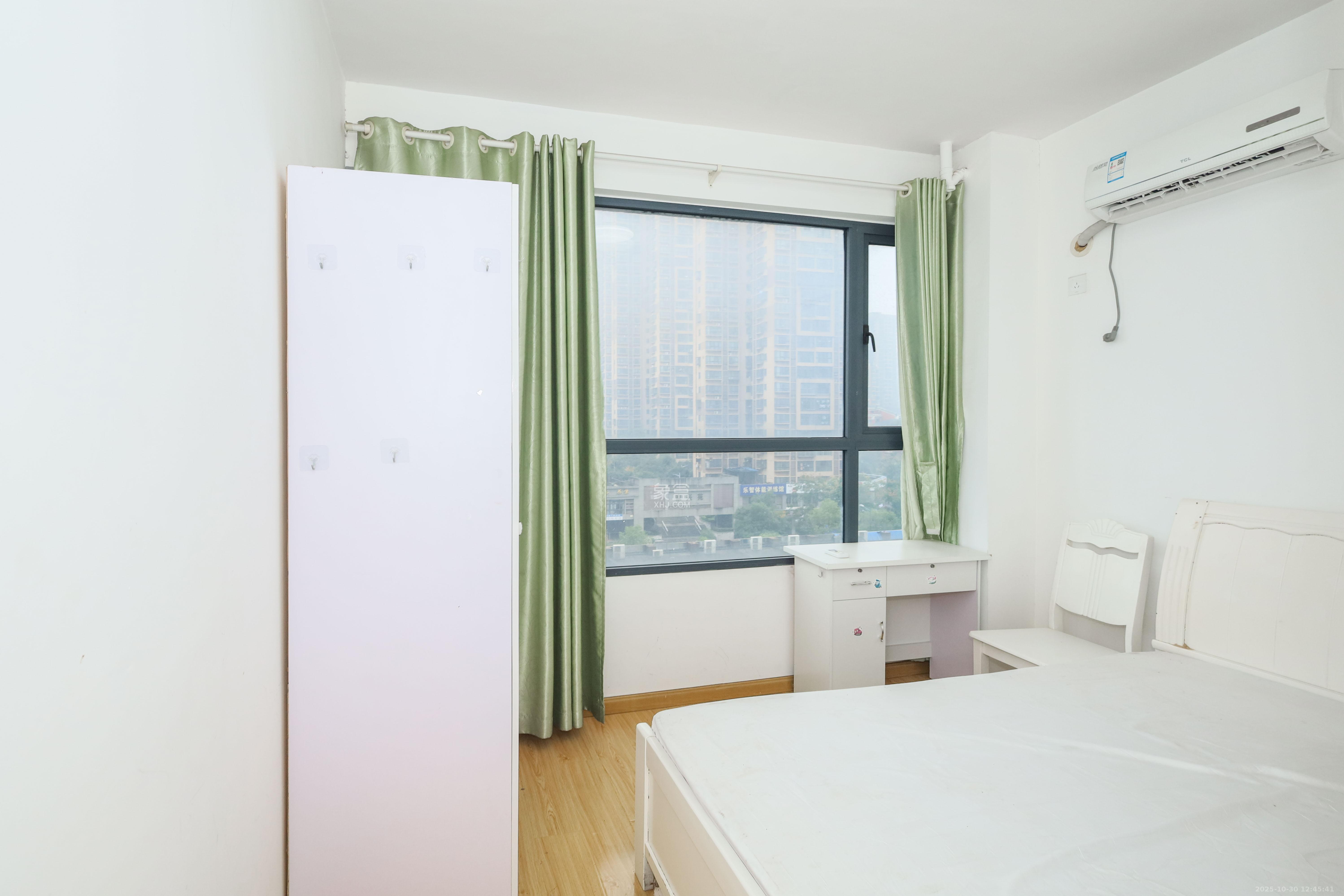 中国铁建梅溪青秀一期  3室2厅2卫    105.0万卧室