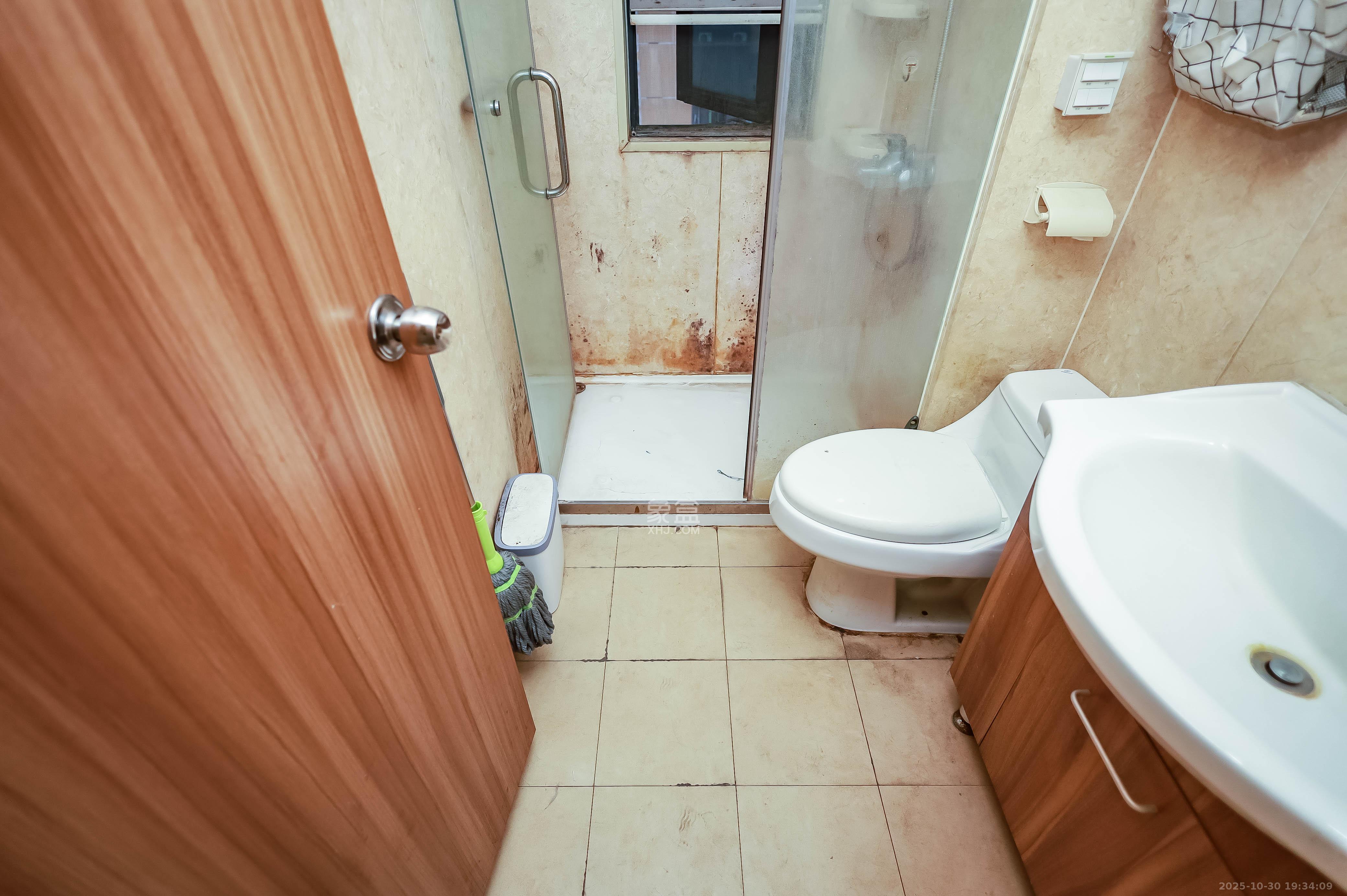 麓谷小镇  3室2厅1卫    54.8万卫生间