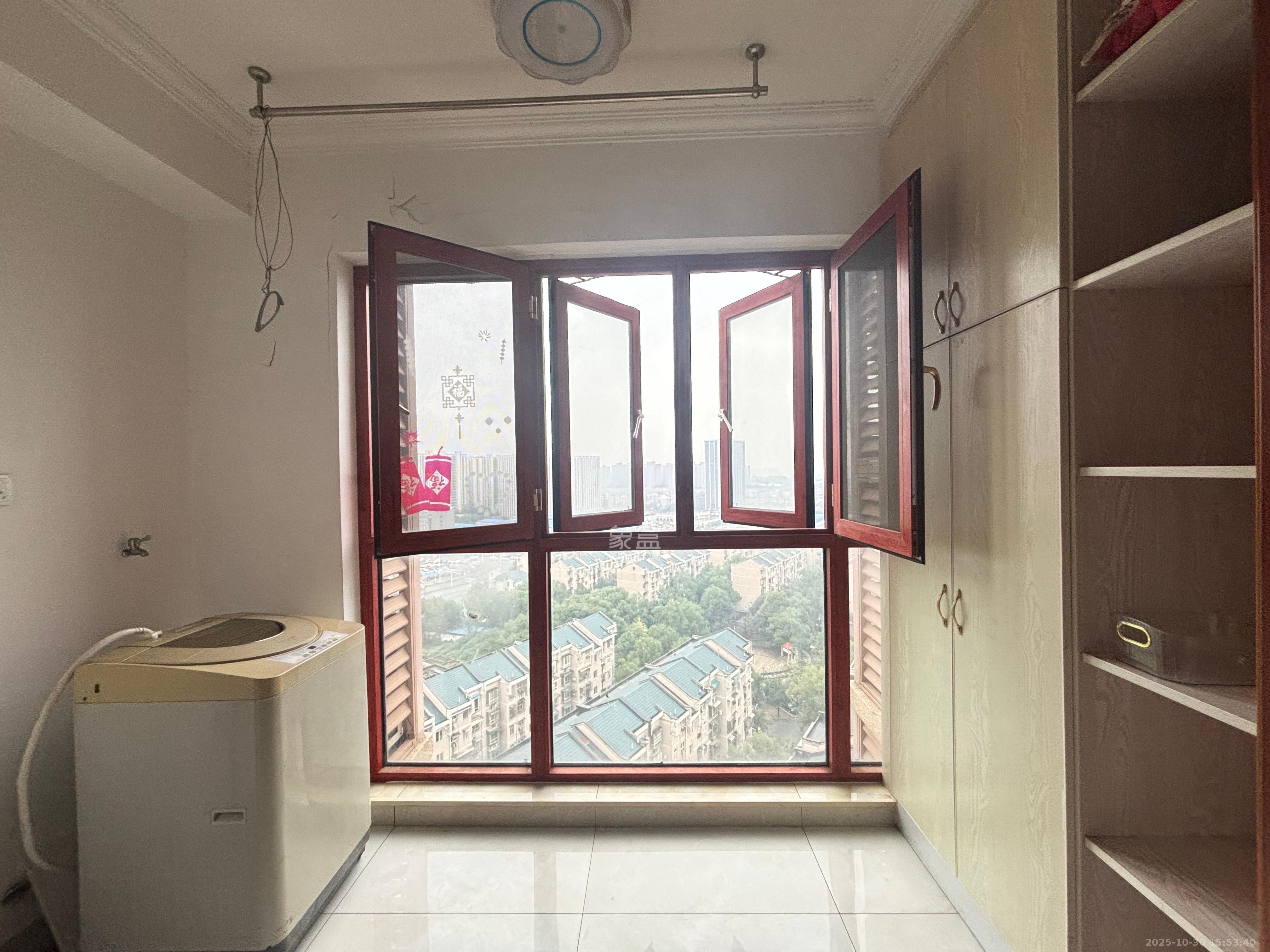 高升时代广场(冠铭商务中心) 3室2厅1卫 2100.0元/月 高升时代广场(冠铭商务中心) 3室2厅1卫 2100.0元/月室内图