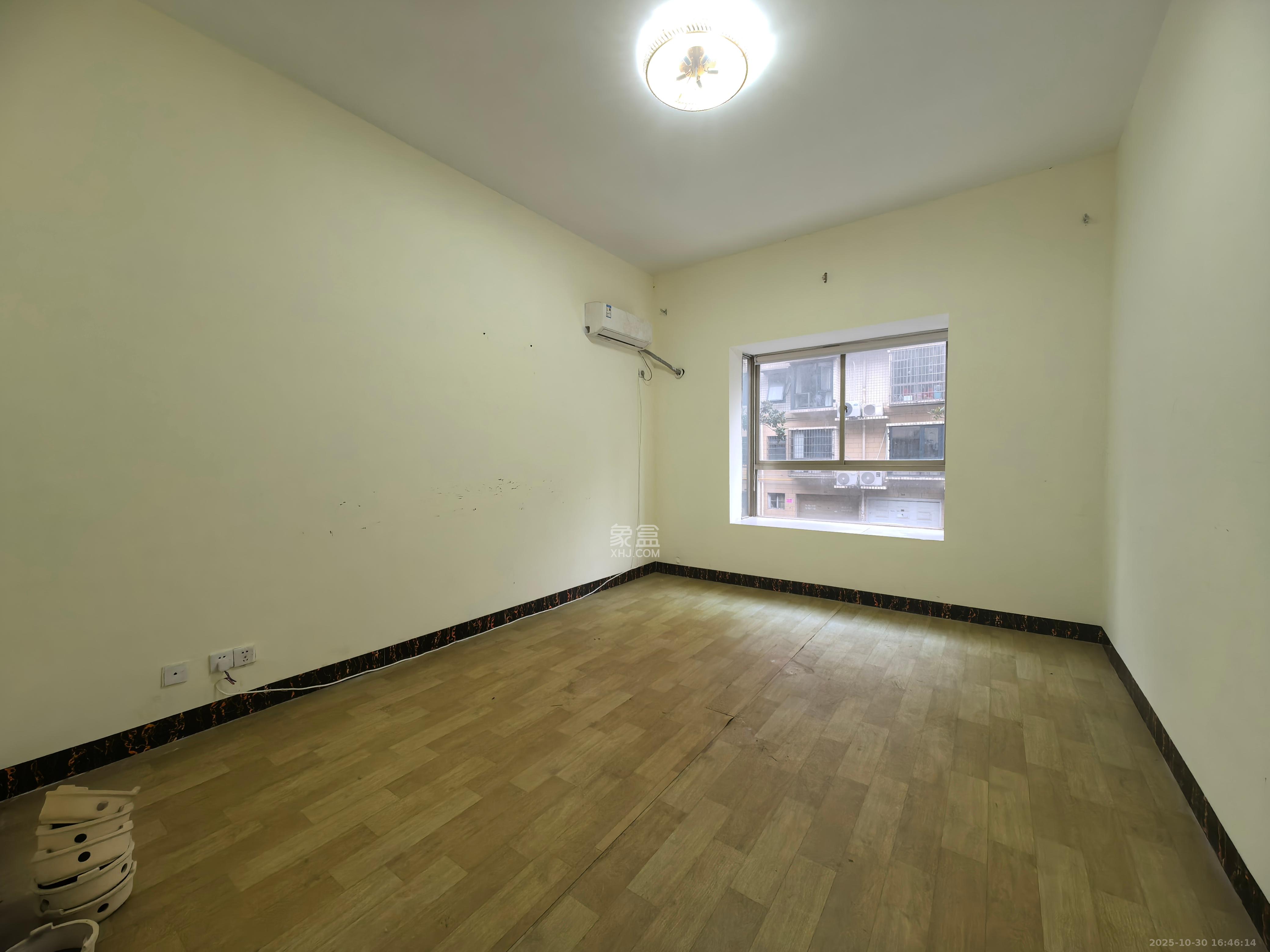 金峰小区南院  5室2厅3卫    4000.0元/月 金峰小区南院  5室2厅3卫    4000.0元/月室内图