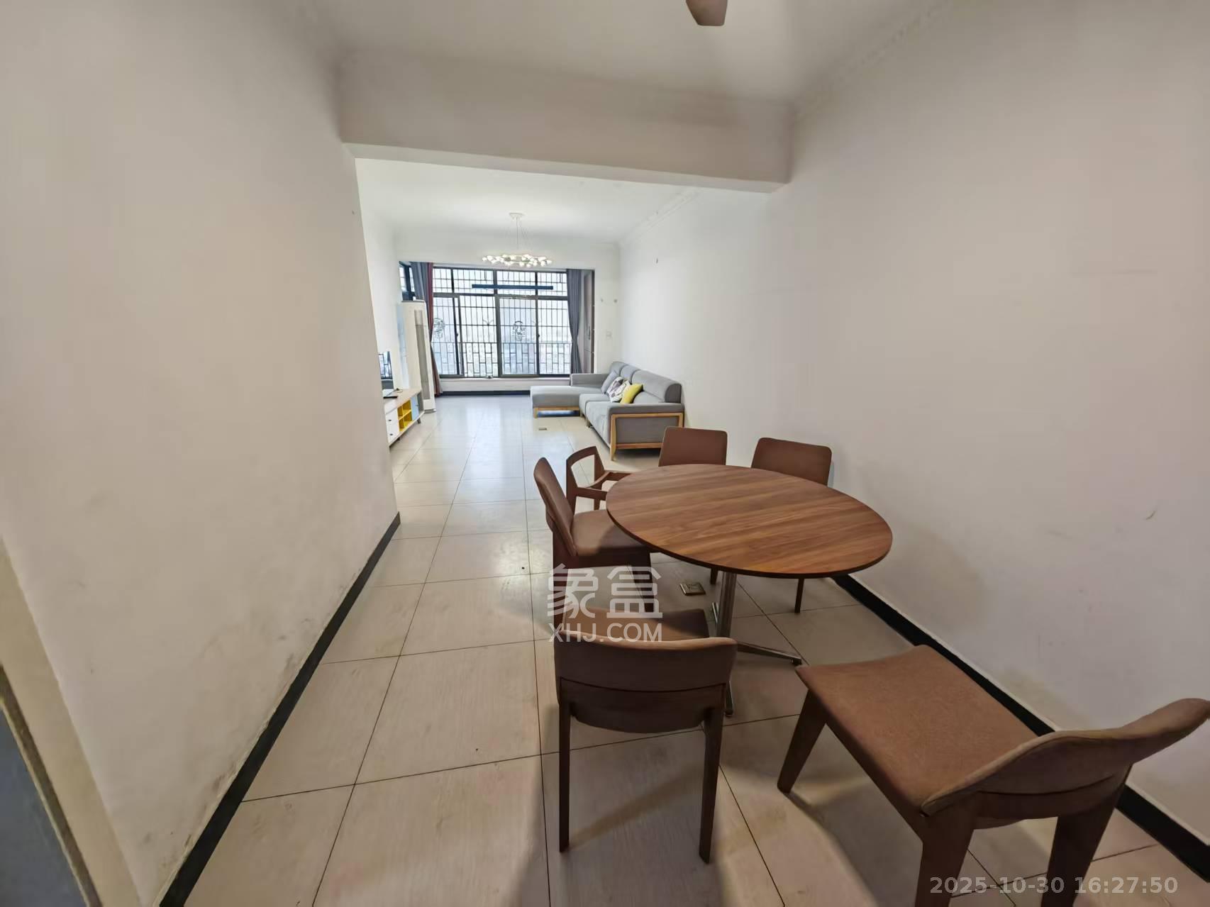 大学城安置小区  2室1厅1卫    2100.0元/月 大学城安置小区  2室1厅1卫    2100.0元/月室内图1