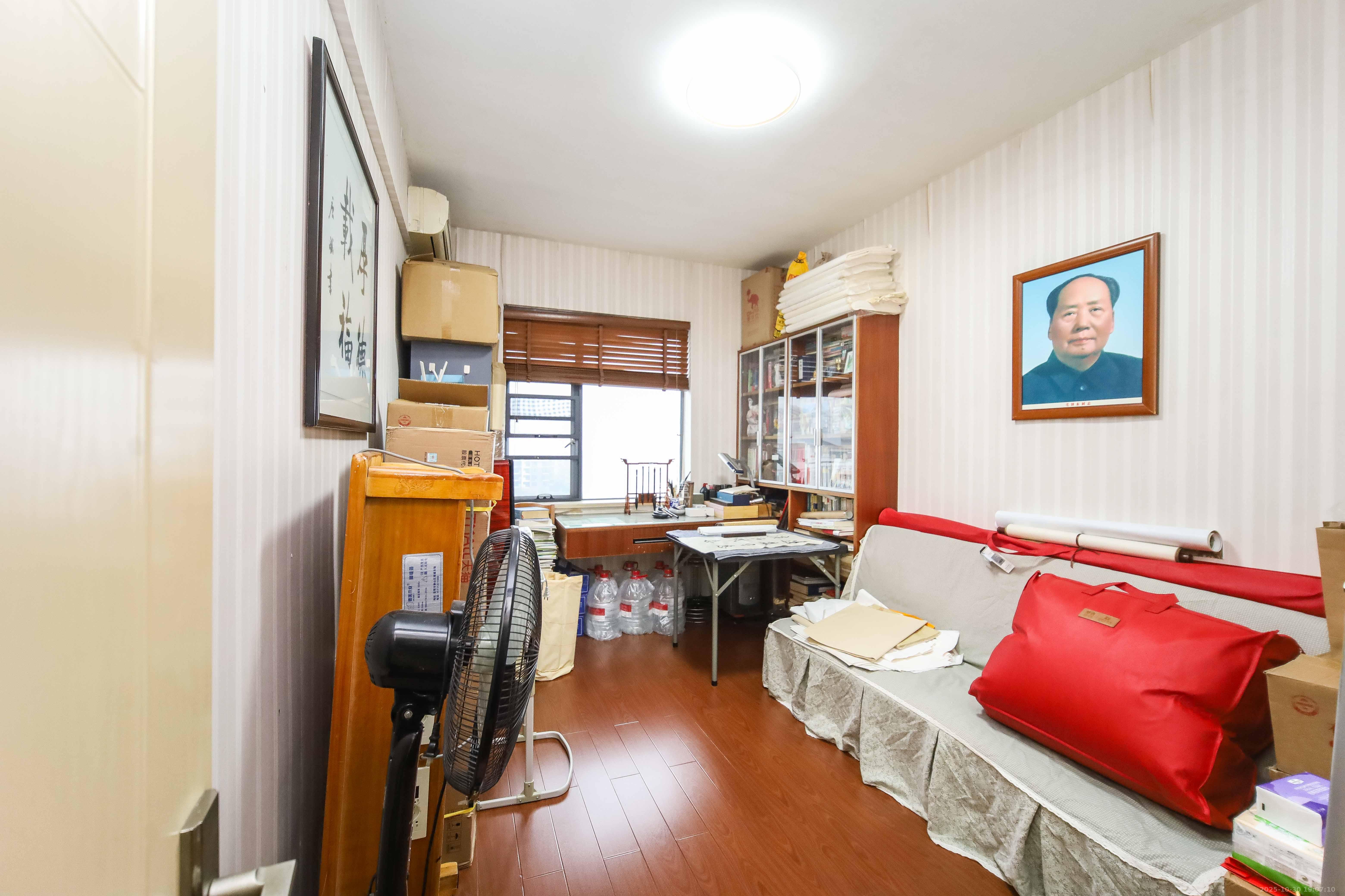 银港水晶城  3室2厅2卫    108.0万卧室