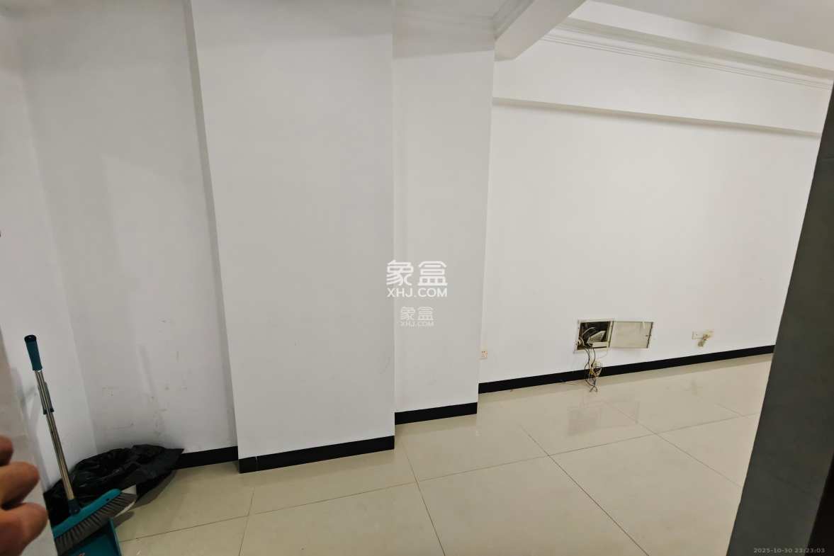 喜盈门范城 1室1厅1卫 1900.0元/月 喜盈门范城 1室1厅1卫 1900.0元/月室内图