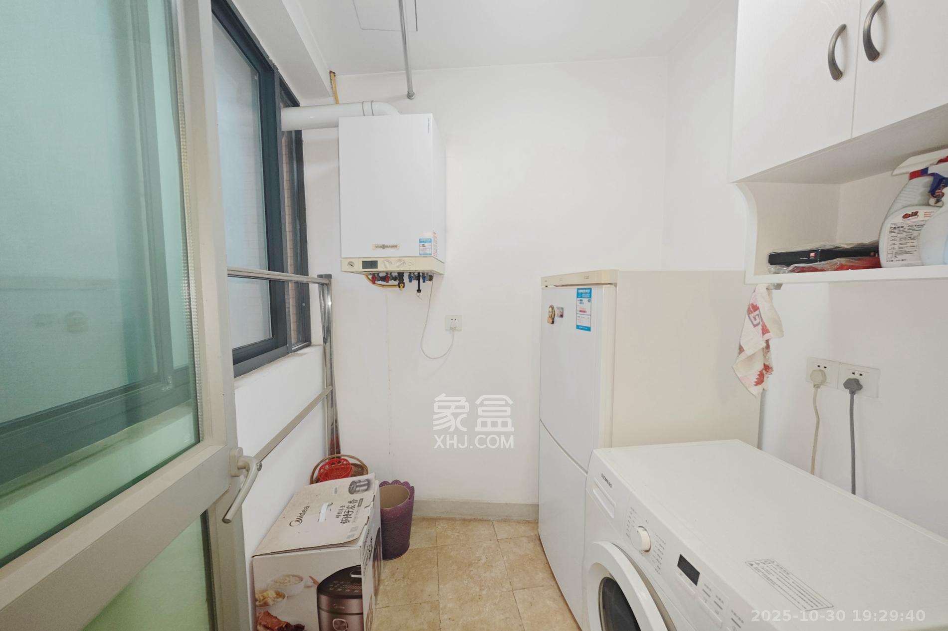 新城新世界一二三期  2室1厅1卫    98.0万阳台