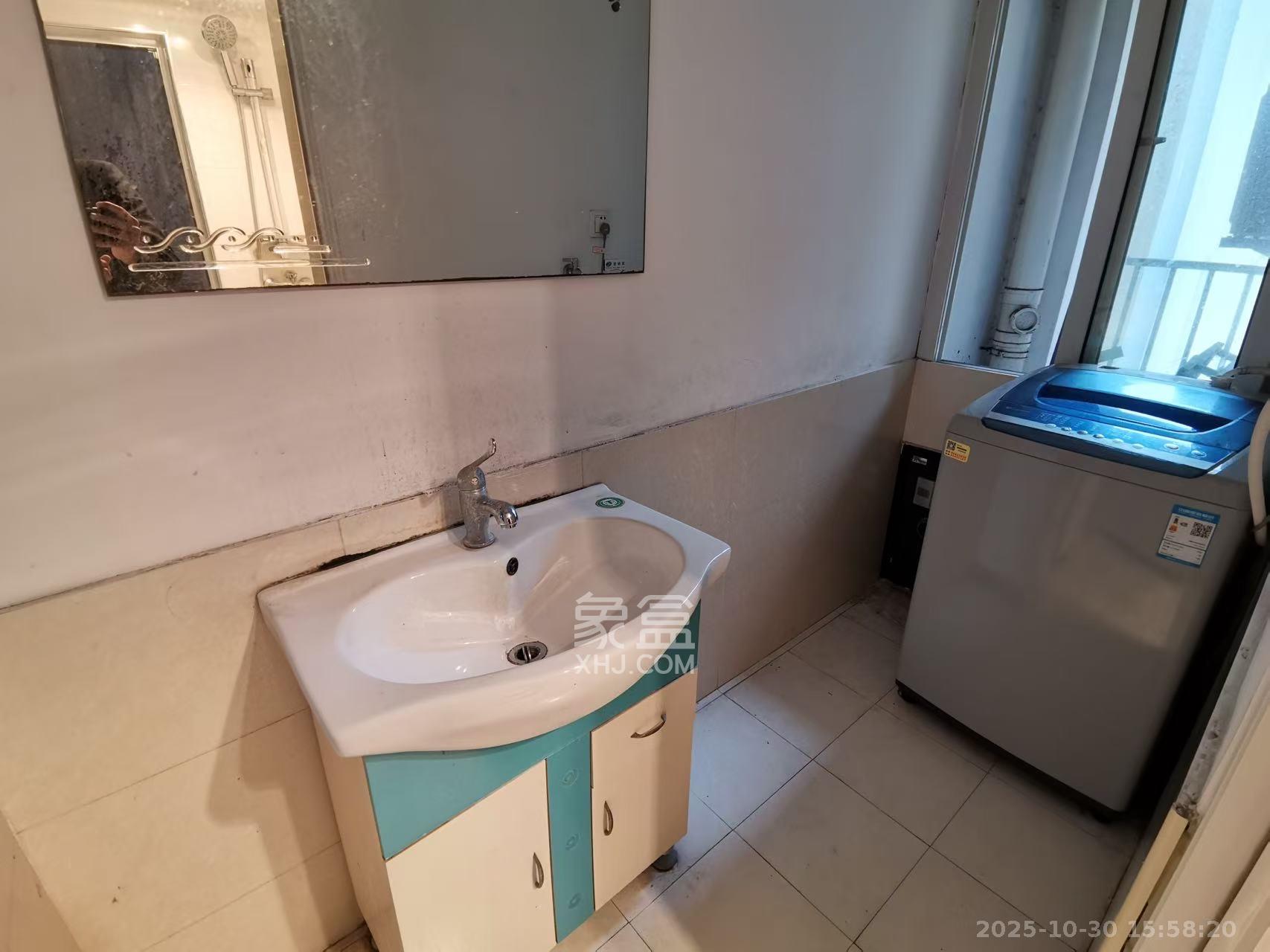 汇都公寓  1室1厅1卫    1600.0元/月室内图