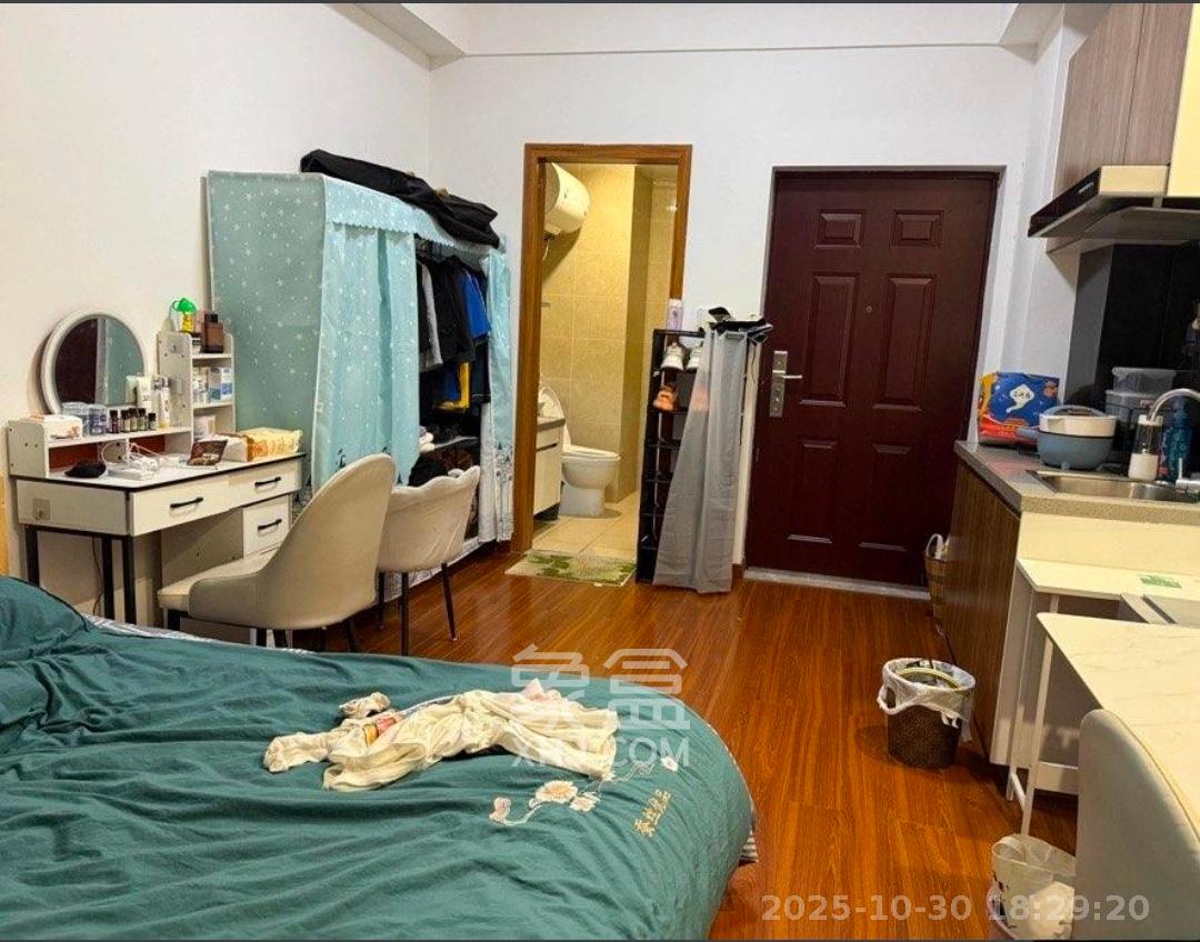 荣泰广场  1室1厅1卫    1100.0元/月 荣泰广场  1室1厅1卫    1100.0元/月室内图