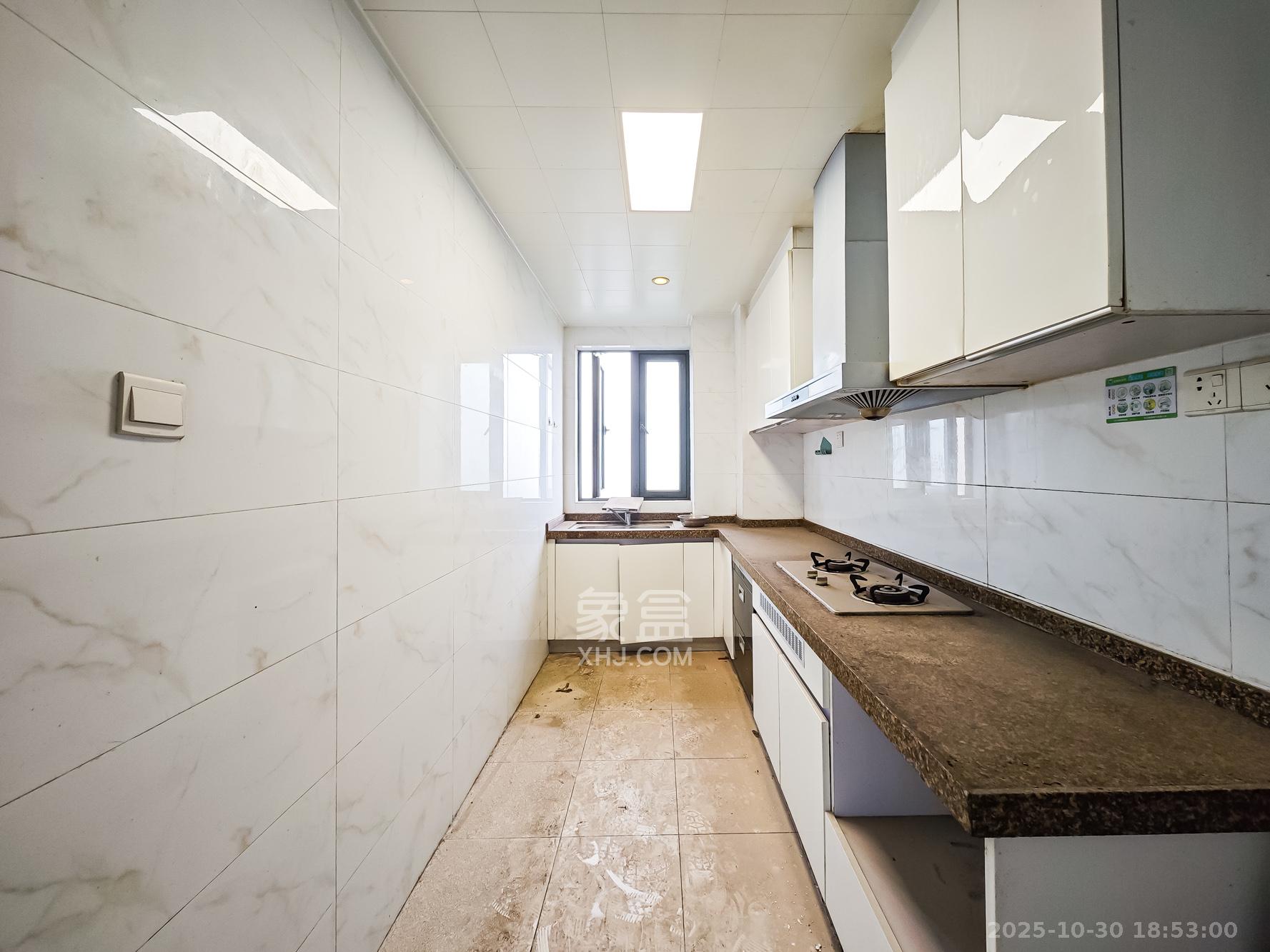 恒大御景天下城一期  4室2厅2卫    88.0万 恒大御景天下城一期  4室2厅2卫    88.0万厨房