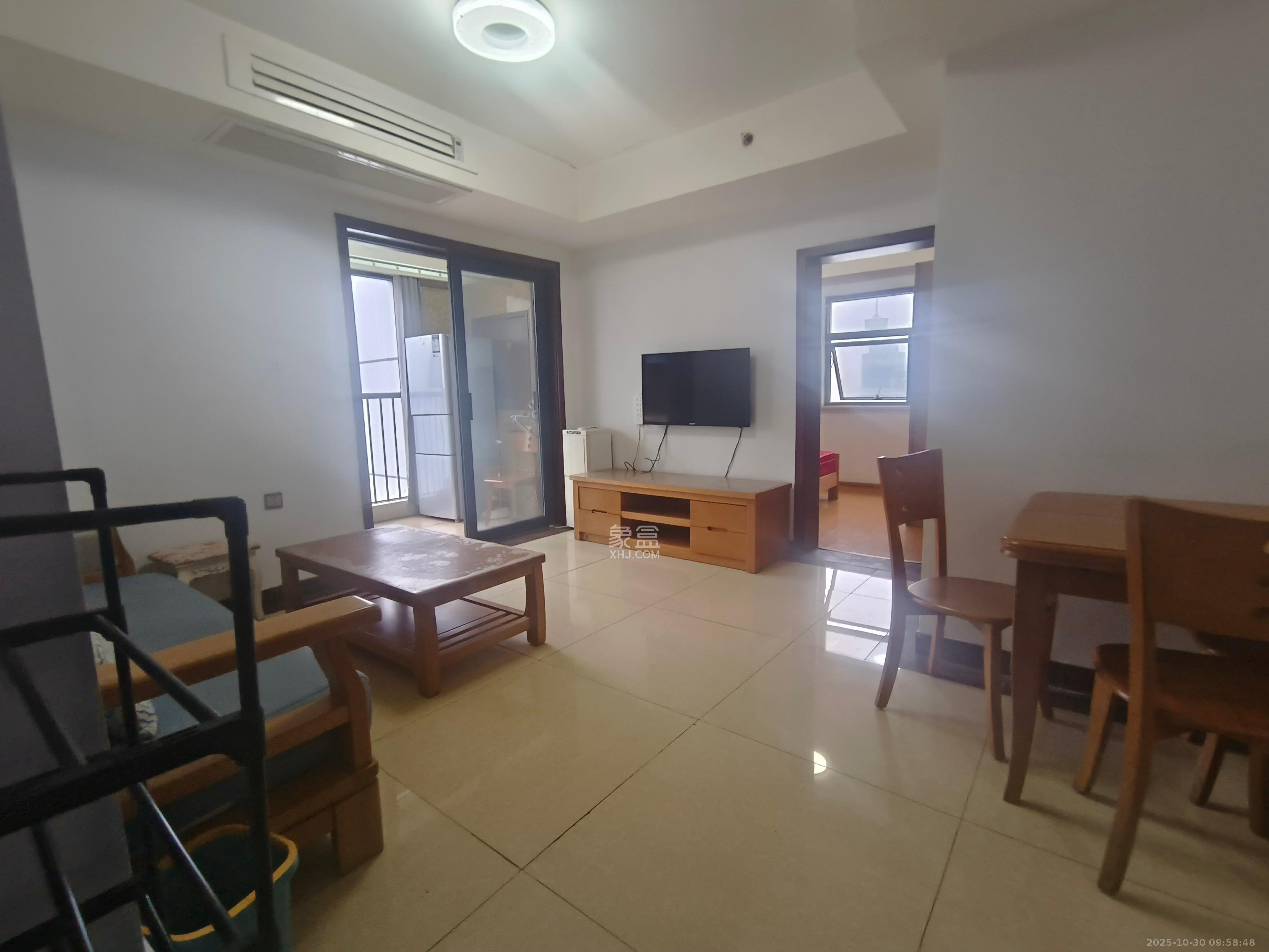 东塘瑞府  2室1厅1卫    2600.0元/月室内图