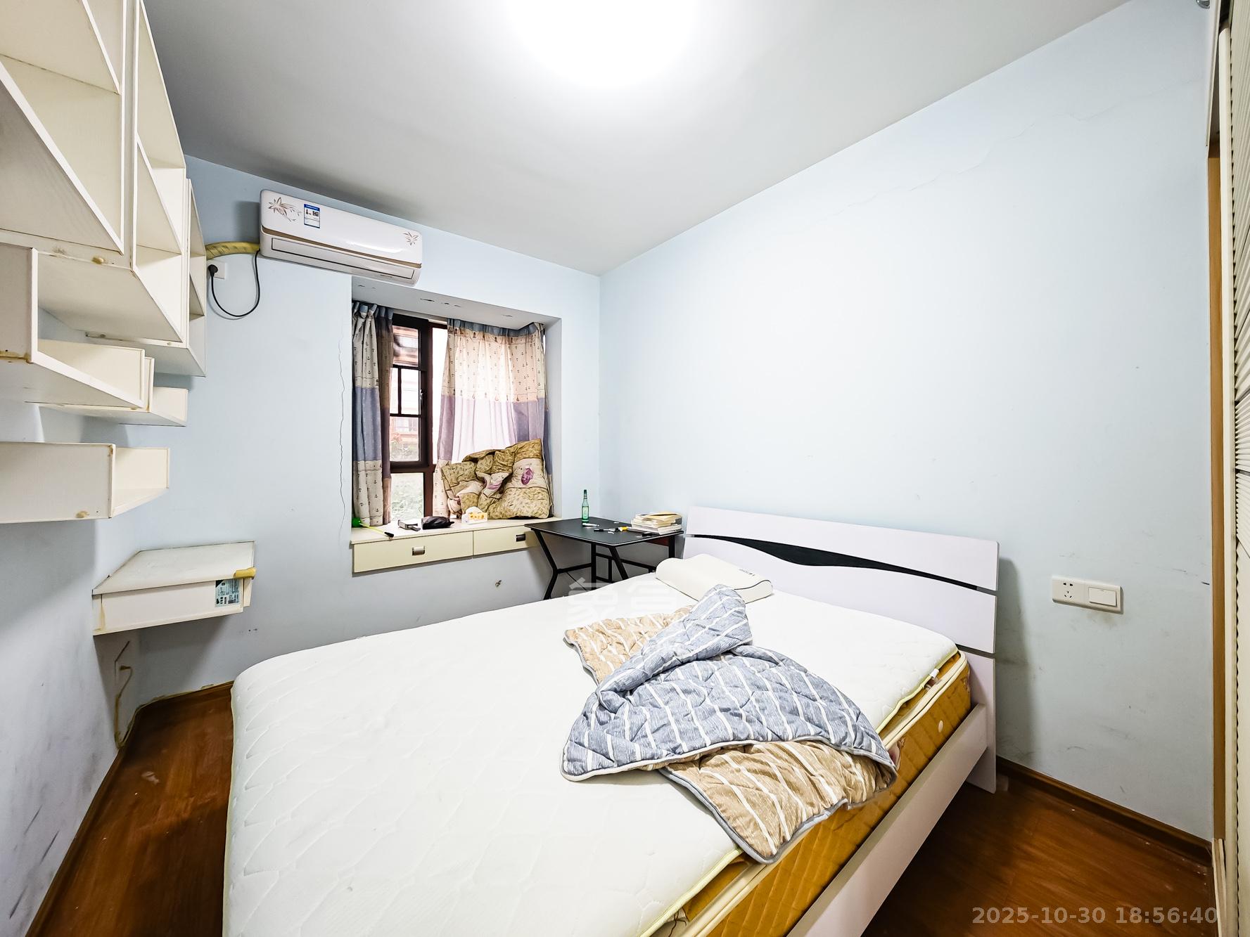 山语城二期  2室2厅1卫    60.0万卧室