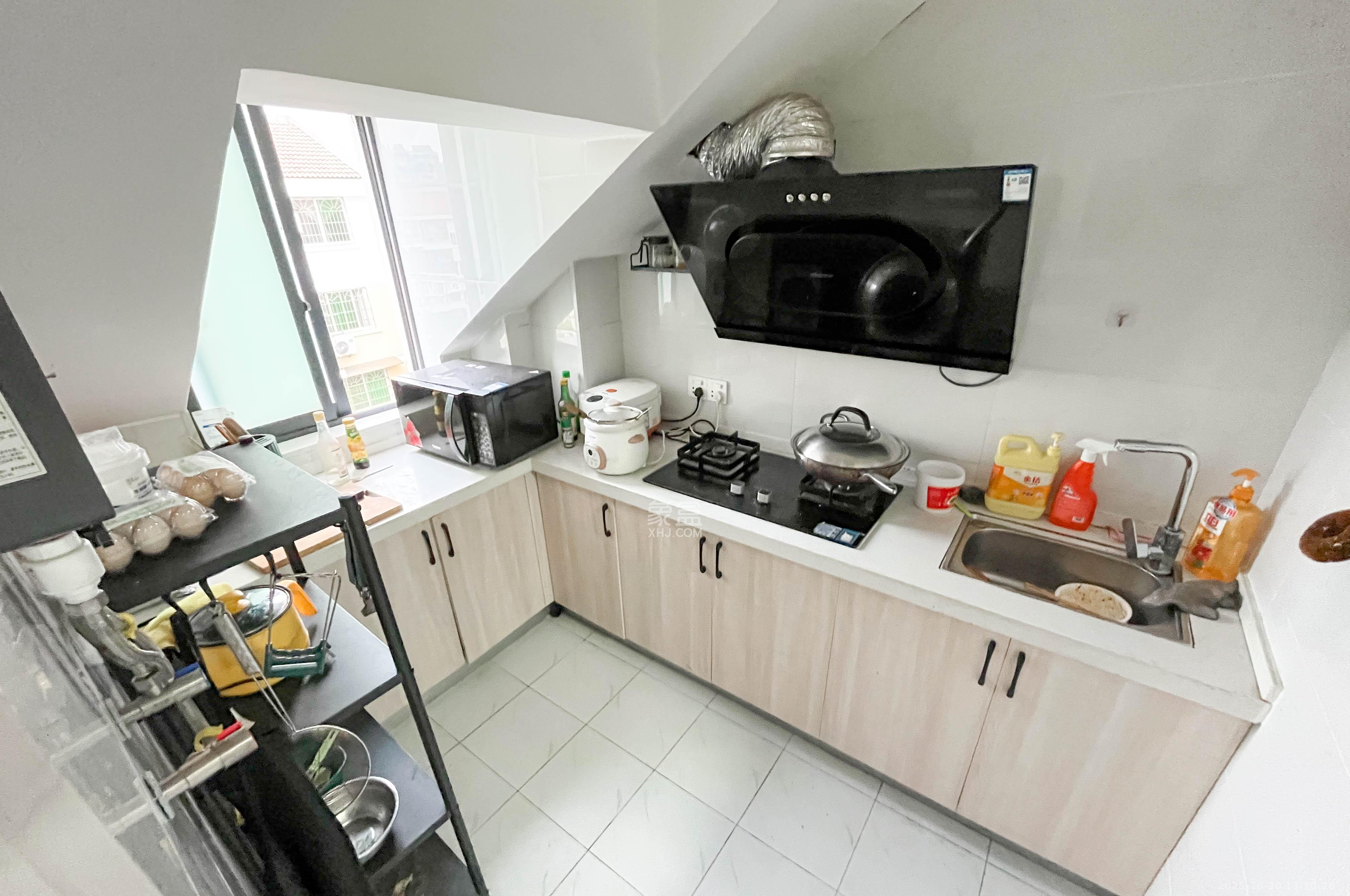 恩瑞麓山名园(龙王港小区)  2室1厅1卫    39.0万 恩瑞麓山名园(龙王港小区)  2室1厅1卫    39.0万厨房