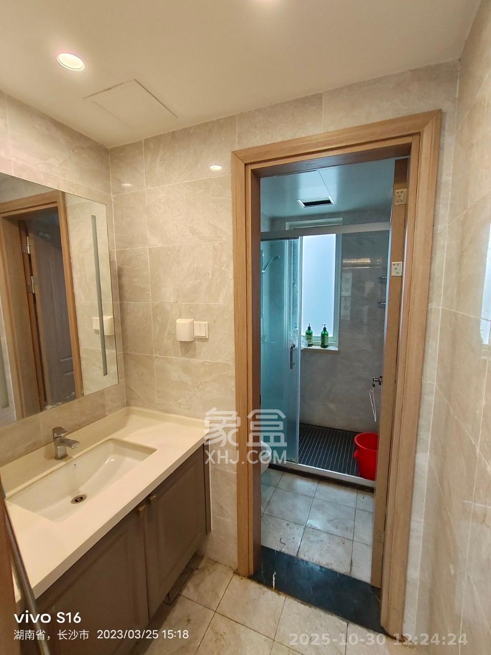 金地铂悦  4室2厅2卫    2800.0元/月室内图