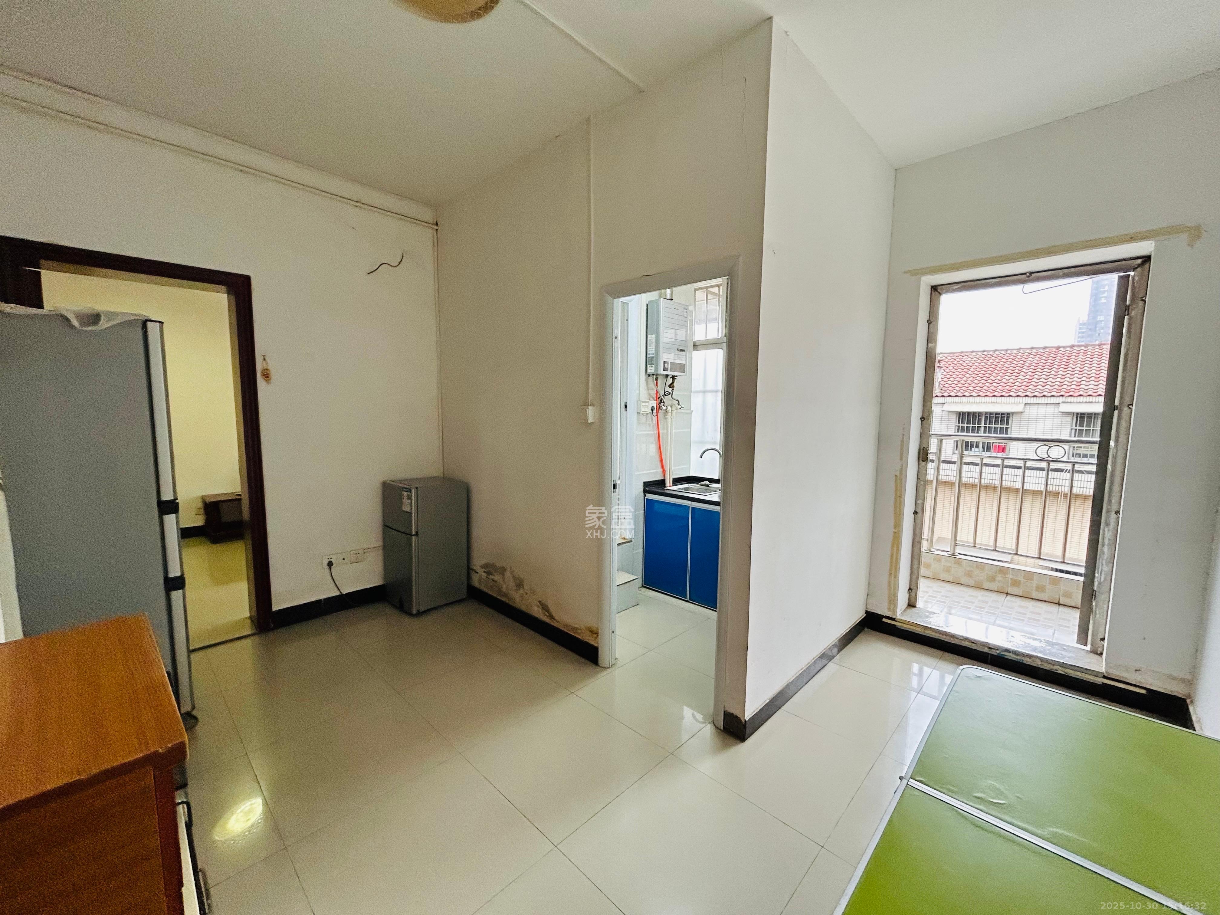 黄泥塘小区  1室0厅0卫    1100.0元/月 黄泥塘小区  1室0厅0卫    1100.0元/月室内图1