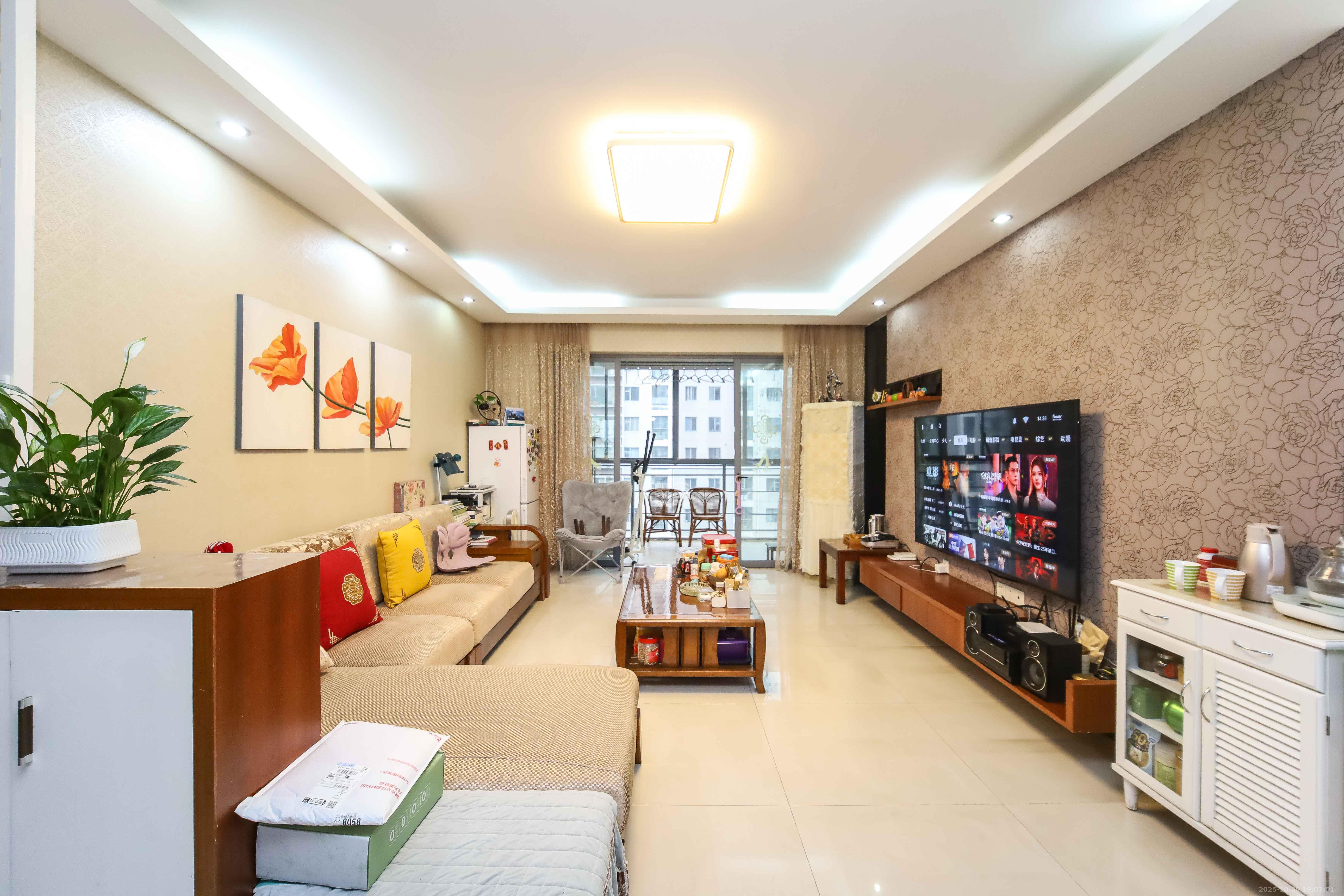 银港水晶城 3室2厅2卫 108.0万 银港水晶城 3室2厅2卫 108.0万客厅