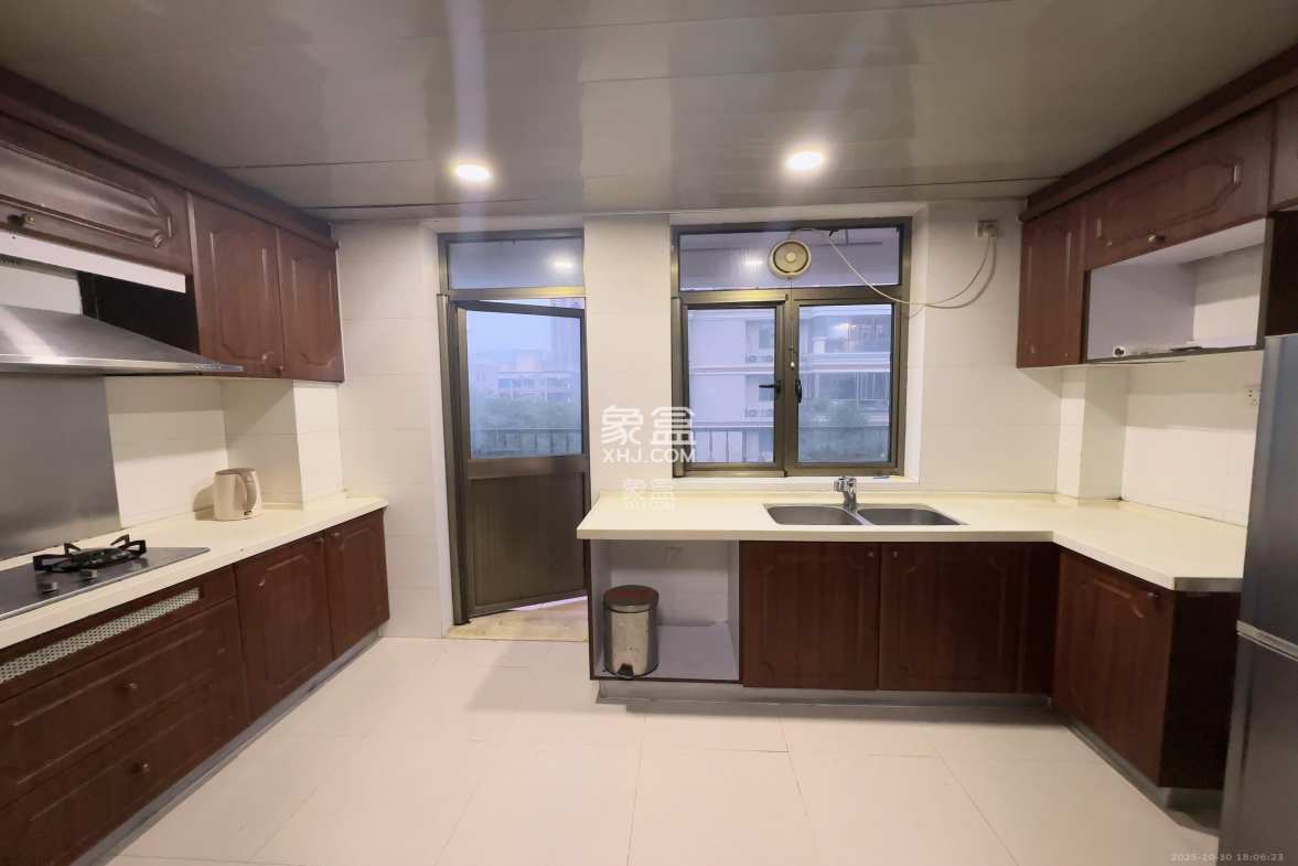 江山帝景雅典  3室2厅2卫    2200.0元/月 江山帝景雅典  3室2厅2卫    2200.0元/月室内图