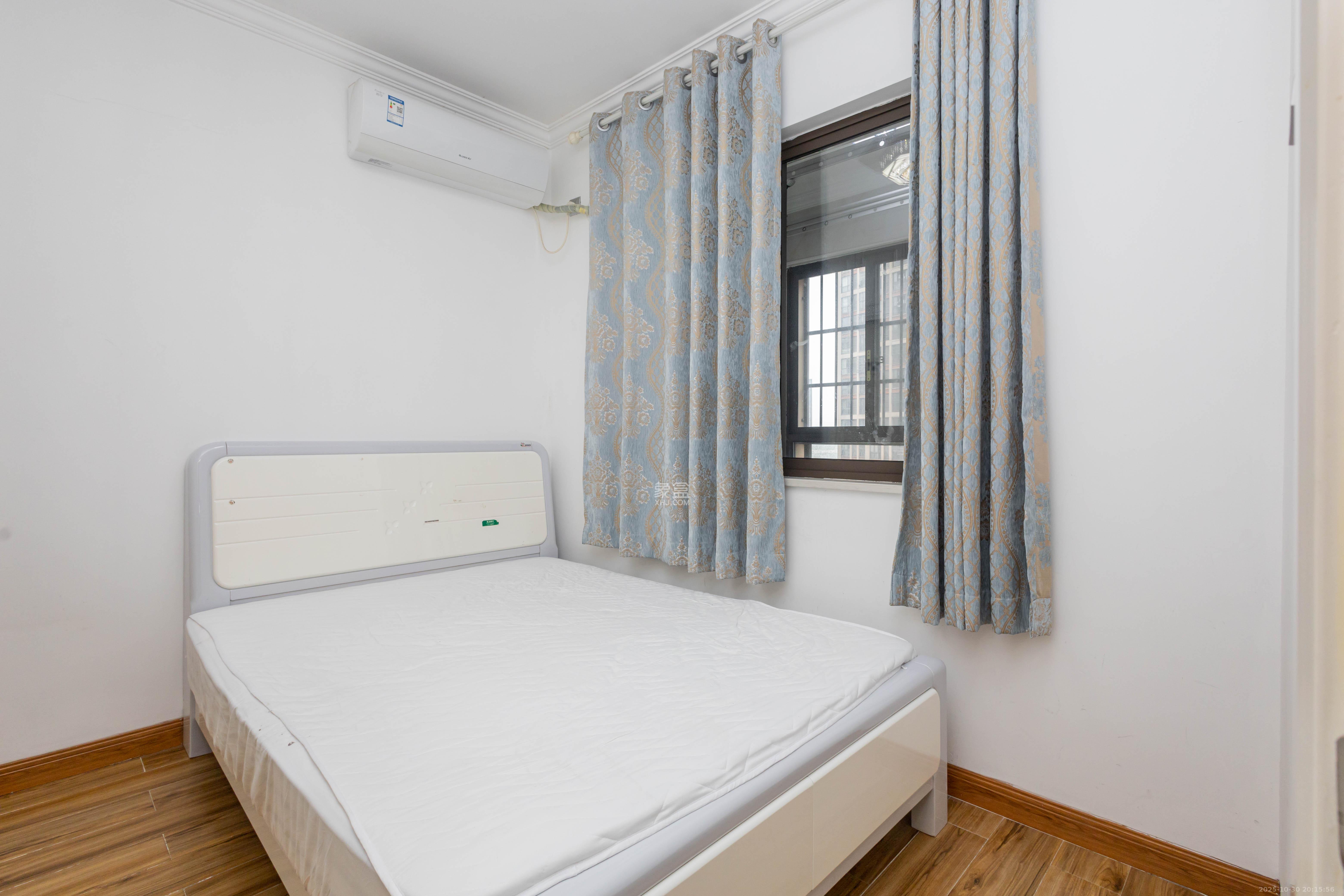 旭辉华庭 3室2厅2卫 75.0万 旭辉华庭 3室2厅2卫 75.0万卧室