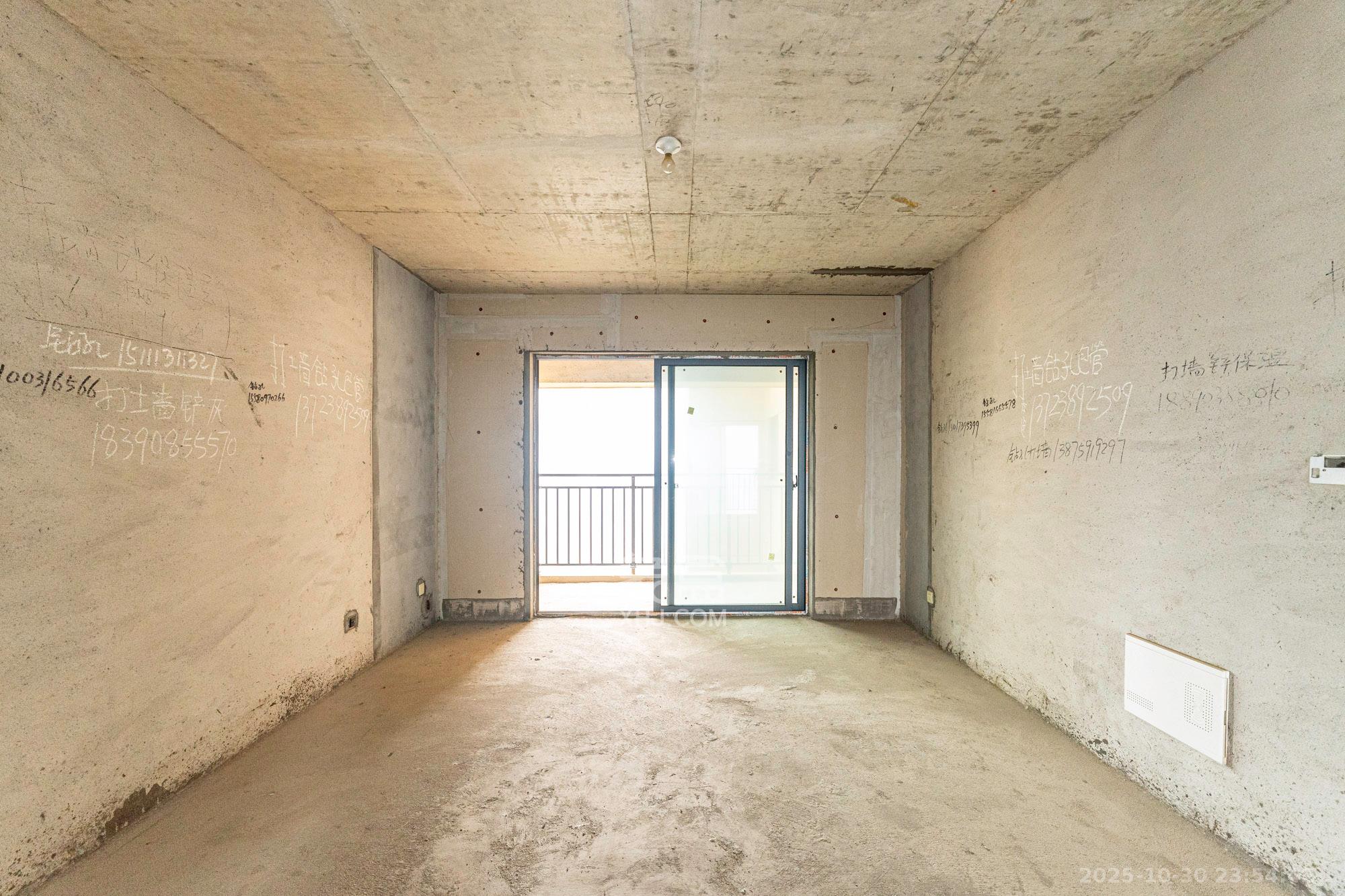 佳俊万家府  4室2厅2卫    109.0万 佳俊万家府  4室2厅2卫    109.0万客厅