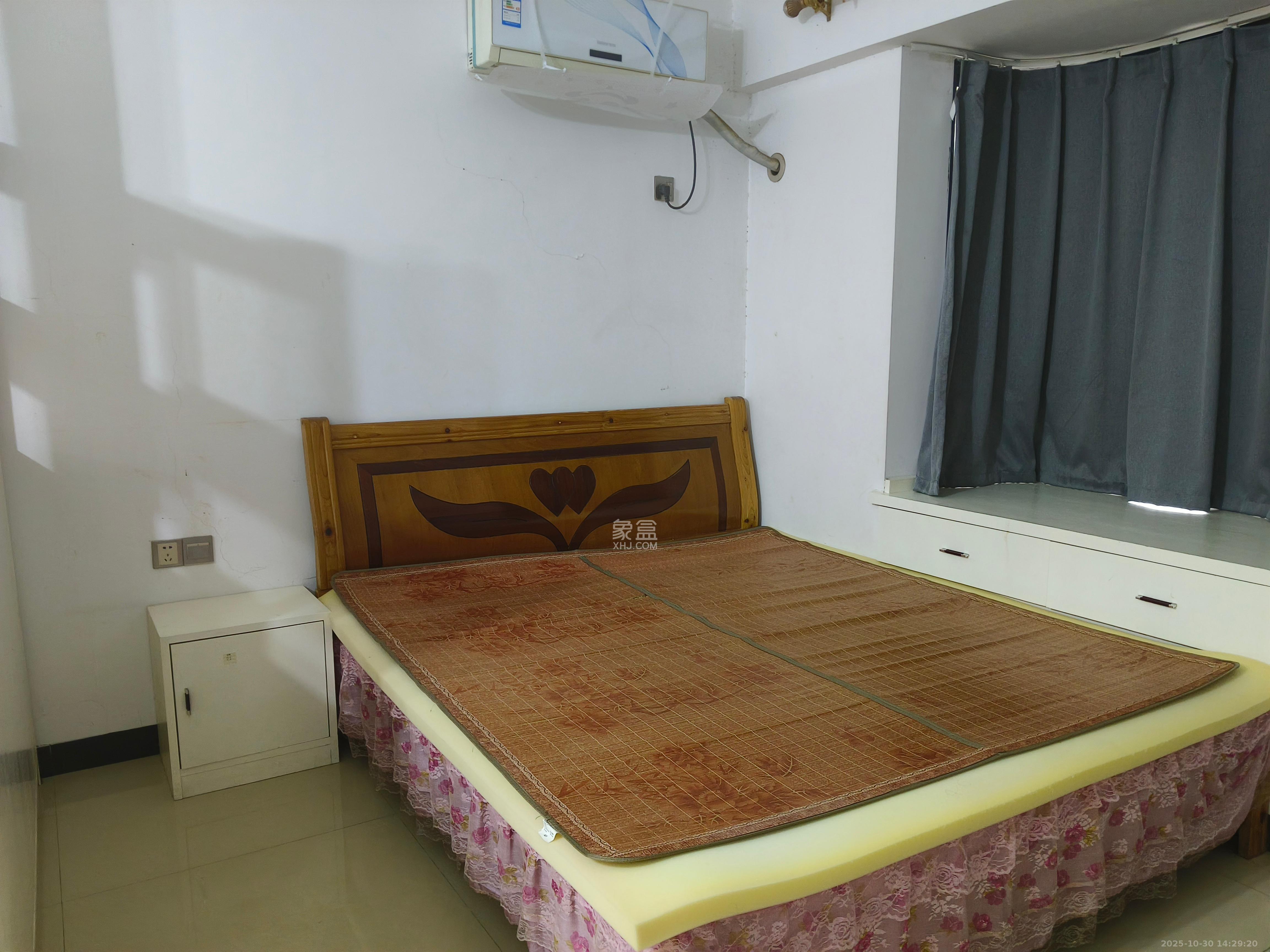 世纪桃花苑  1室1厅1卫    1300.0元/月 世纪桃花苑  1室1厅1卫    1300.0元/月室内图