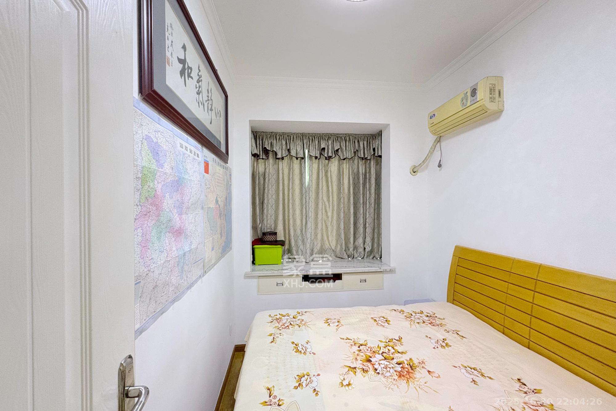 王府花园  4室2厅2卫    225.0万卧室