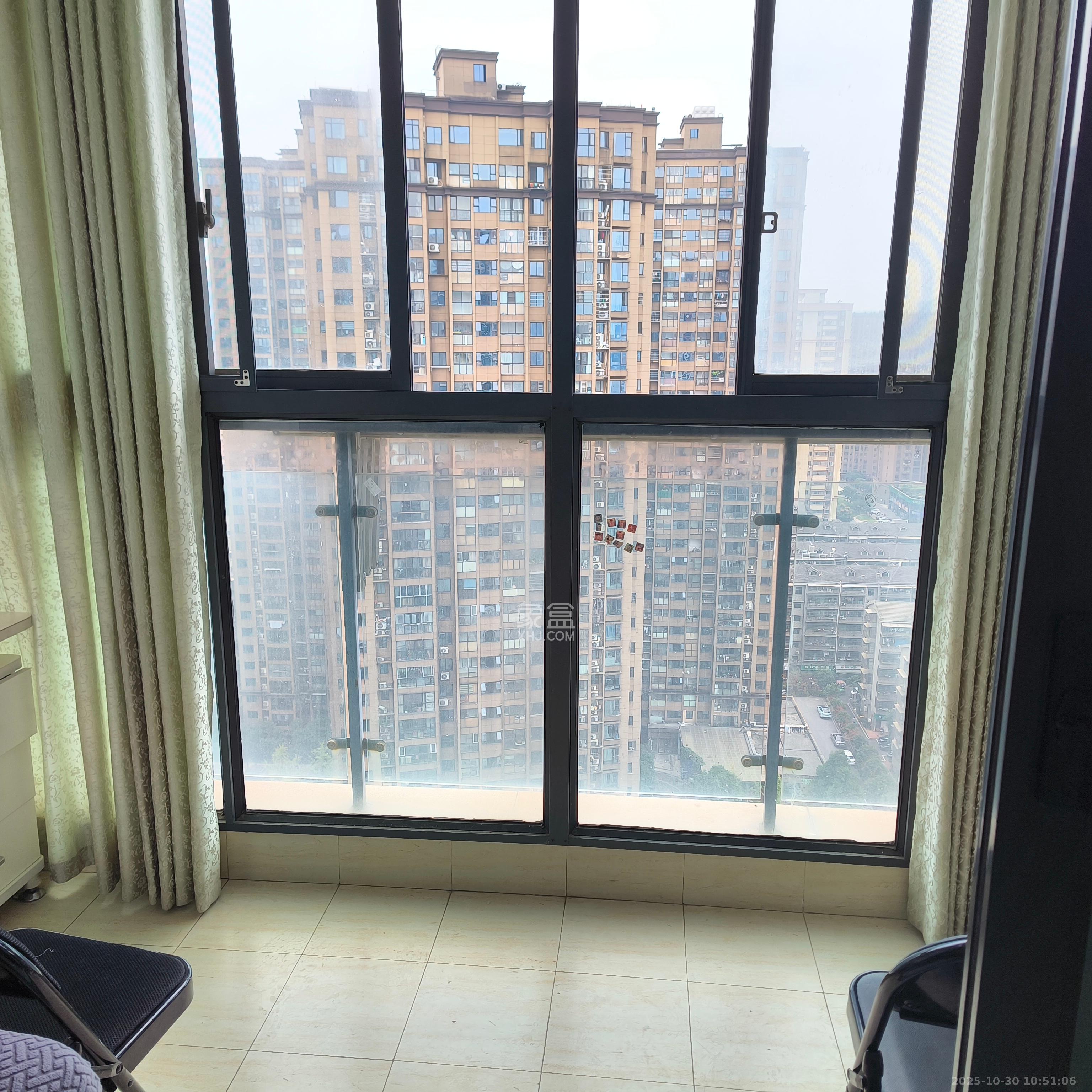 高鑫麓城  2室1厅1卫    2400.0元/月室内图