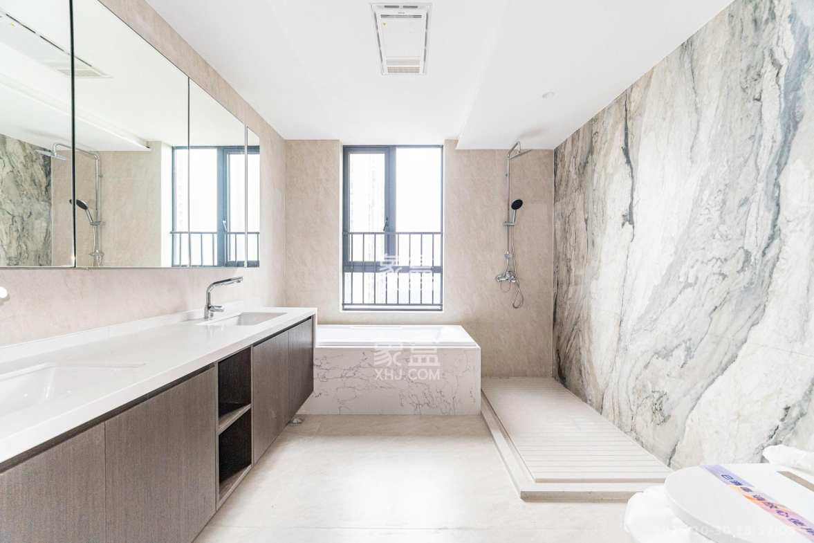 万科松湖天地  4室2厅4卫    478.0万 万科松湖天地  4室2厅4卫    478.0万卫生间