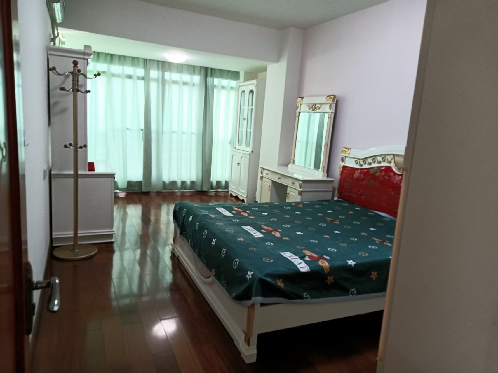 龙华区检察院宿舍  4室2厅2卫    3300.0元/月室内图