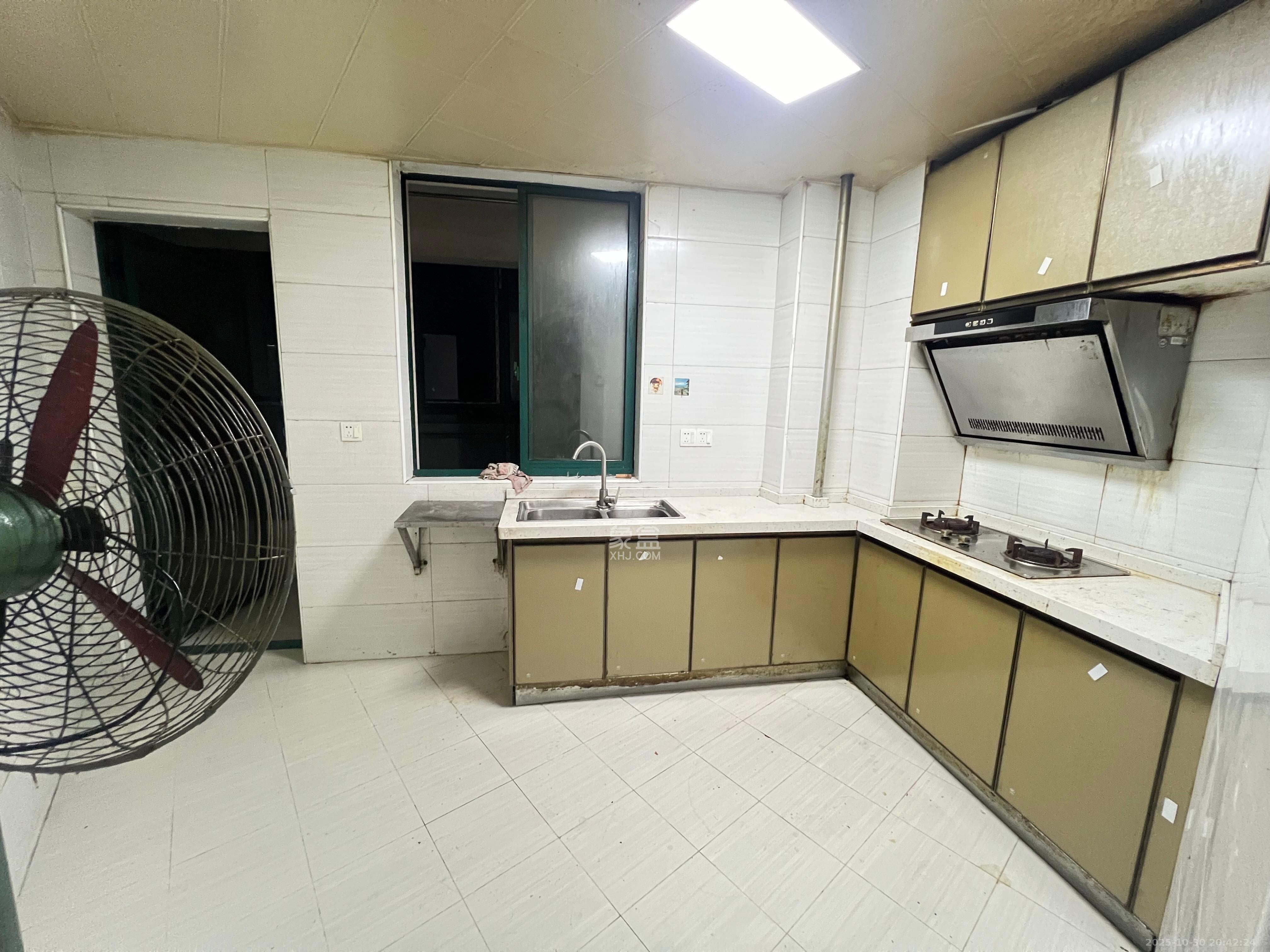 华盛世纪新城  3室2厅2卫    2800.0元/月 华盛世纪新城  3室2厅2卫    2800.0元/月室内图