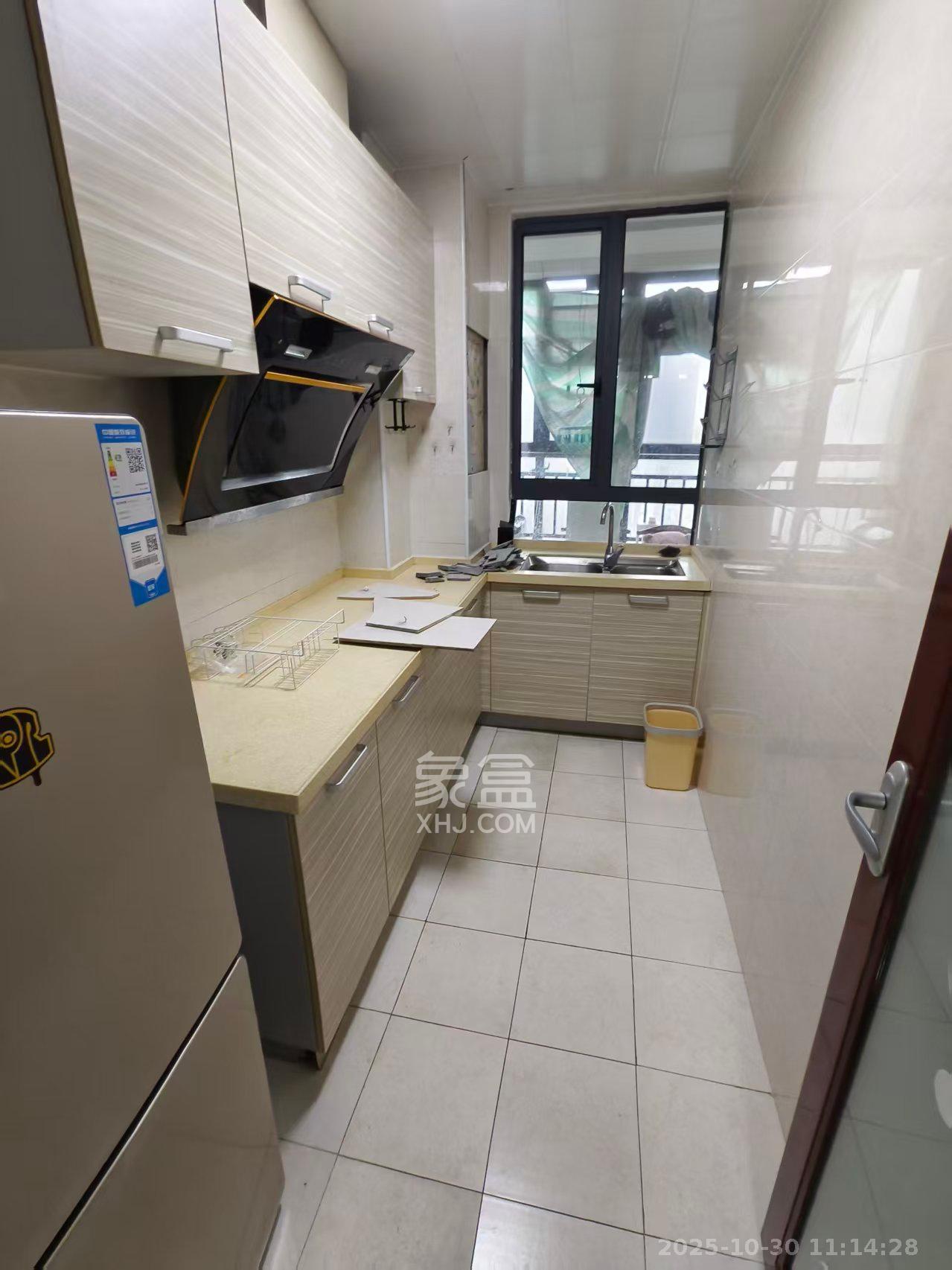 中交里城  1室1厅1卫    1900.0元/月室内图