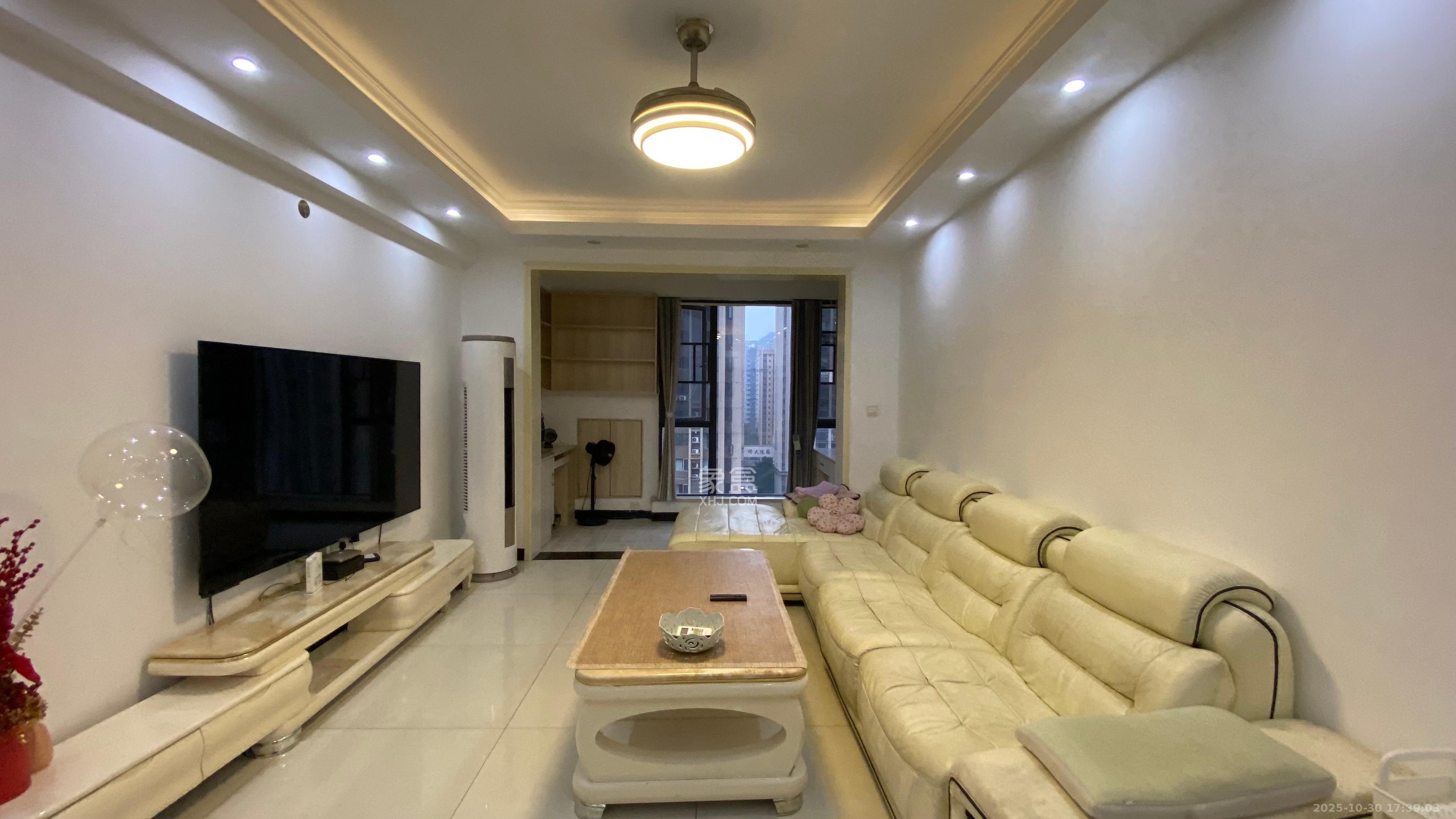 东城港 3室2厅1卫 2600.0元/月 东城港 3室2厅1卫 2600.0元/月室内图