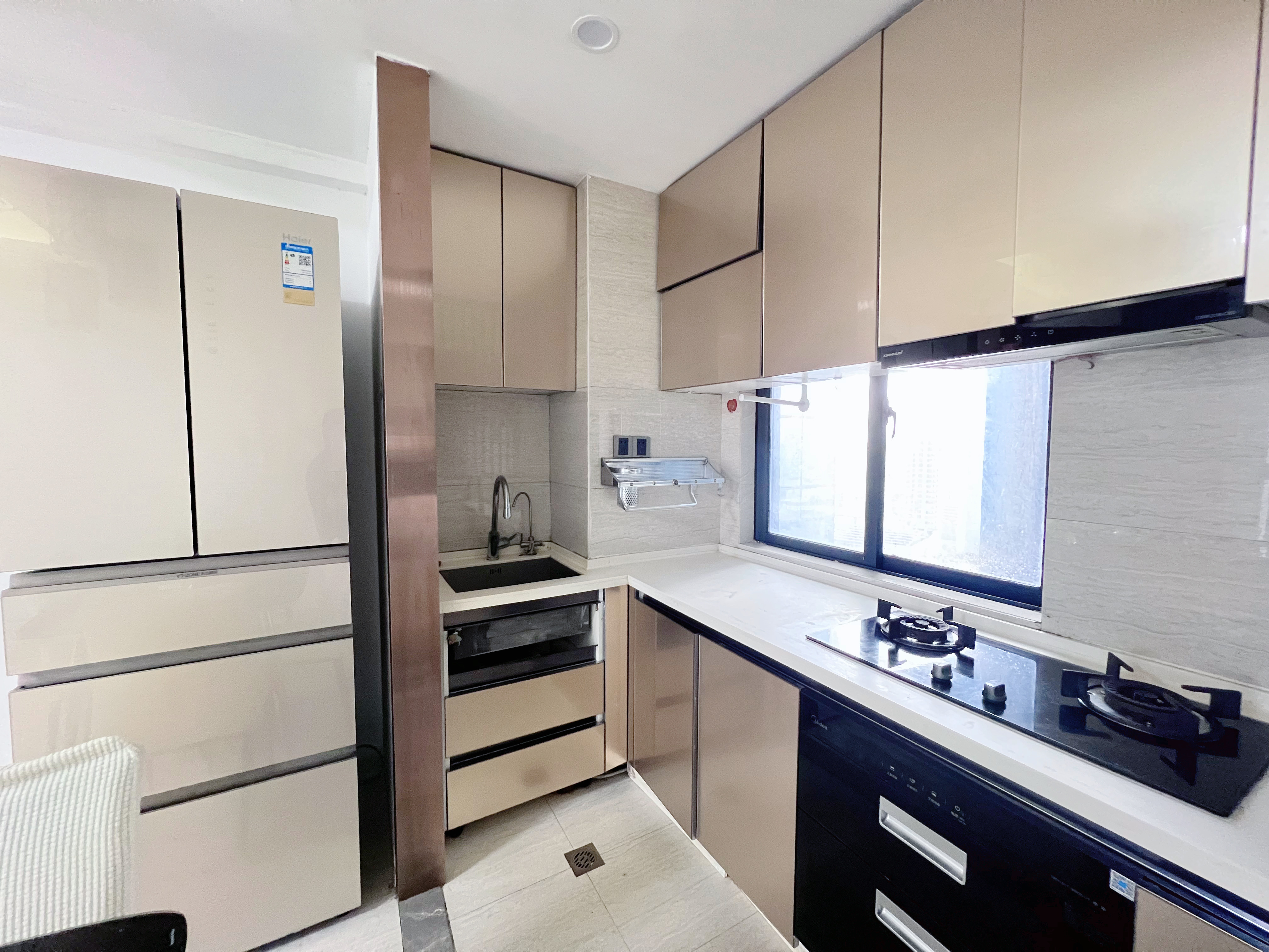 宇建国贸城  2室2厅1卫    3700.0元/月室内图