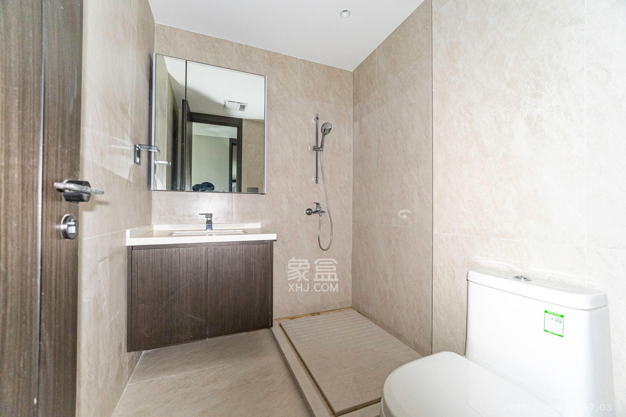 万科松湖天地  4室2厅4卫    478.0万 万科松湖天地  4室2厅4卫    478.0万卫生间