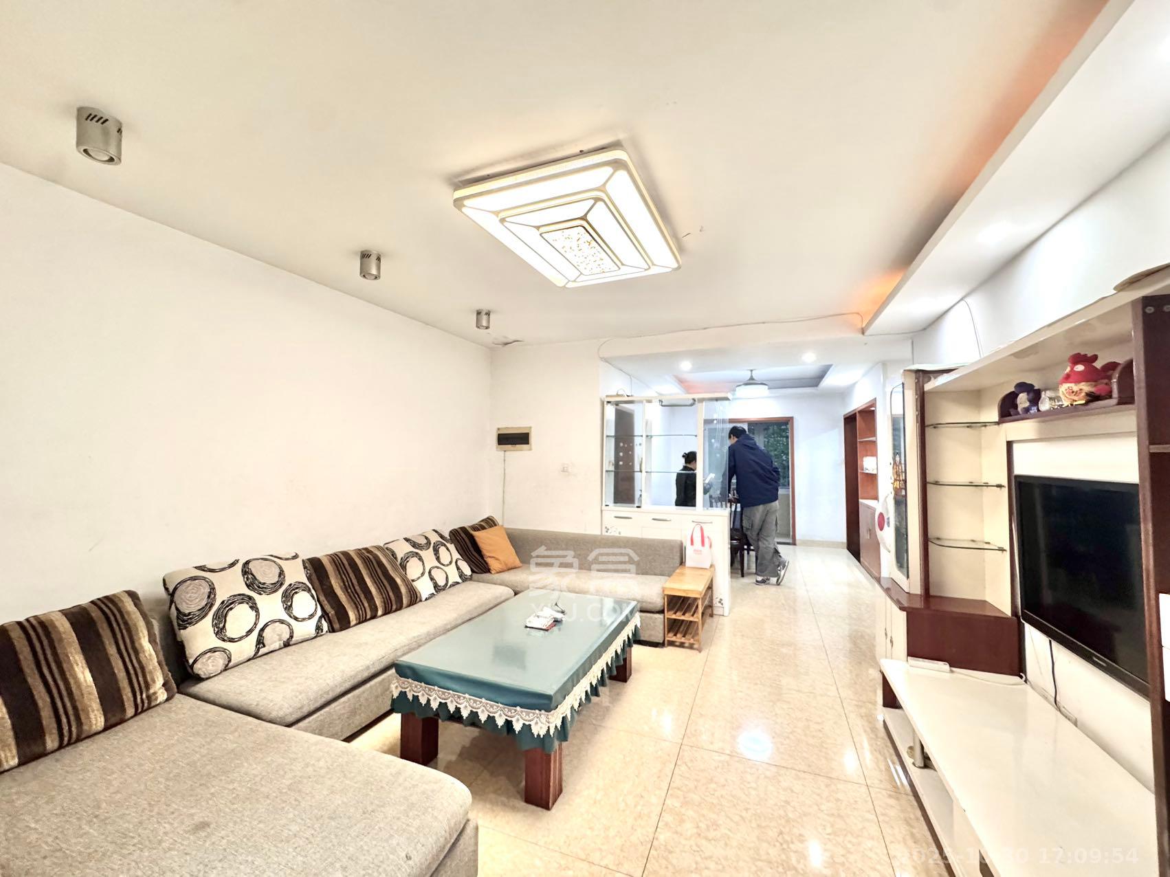 山水庭院  3室2厅2卫    2200.0元/月 山水庭院  3室2厅2卫    2200.0元/月室内图