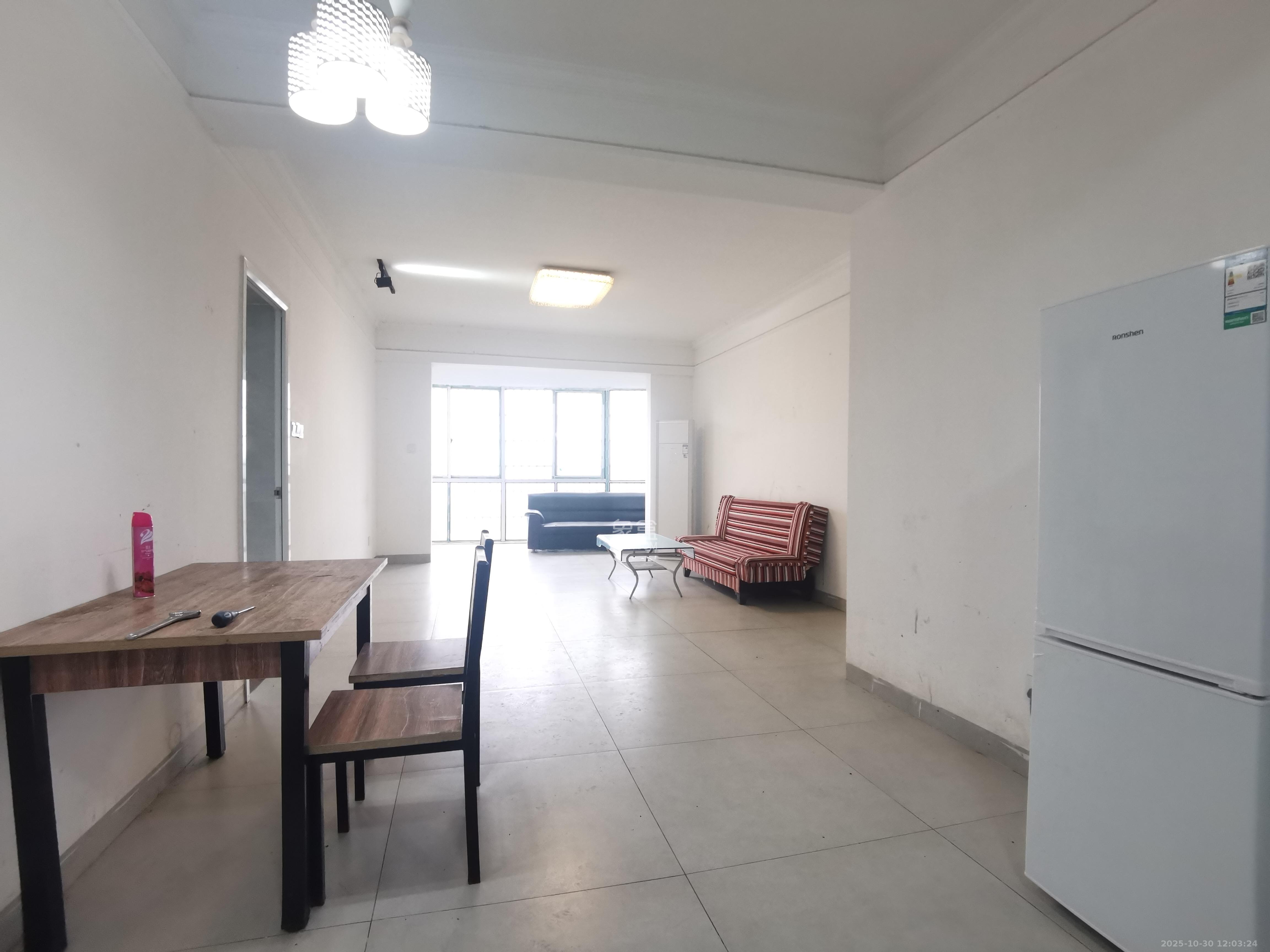 东门尚苑  4室2厅2卫    2200.0元/月室内图