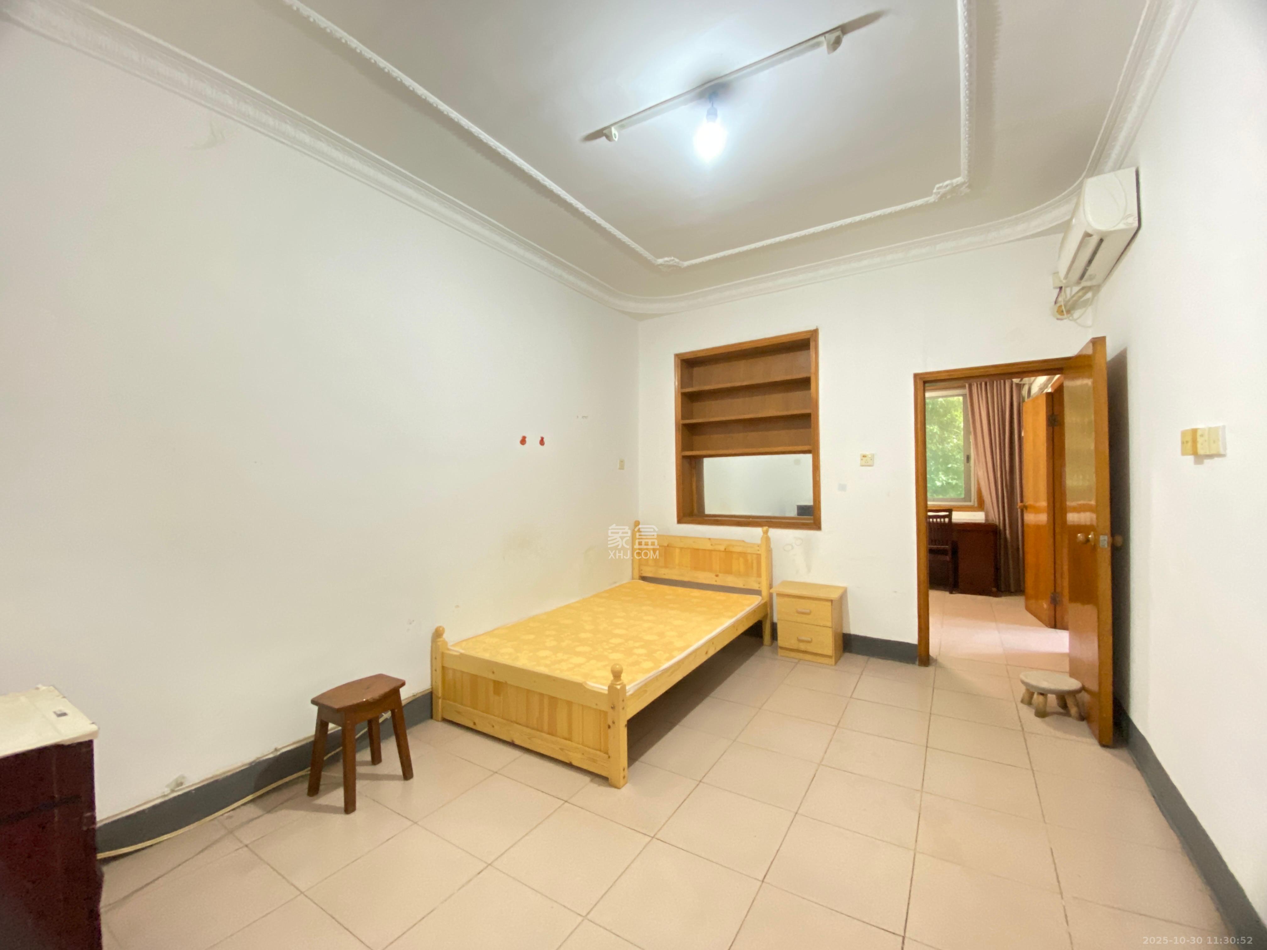 省儿童医院单位宿舍 3室1厅1卫 1800.0元/月 省儿童医院单位宿舍 3室1厅1卫 1800.0元/月室内图