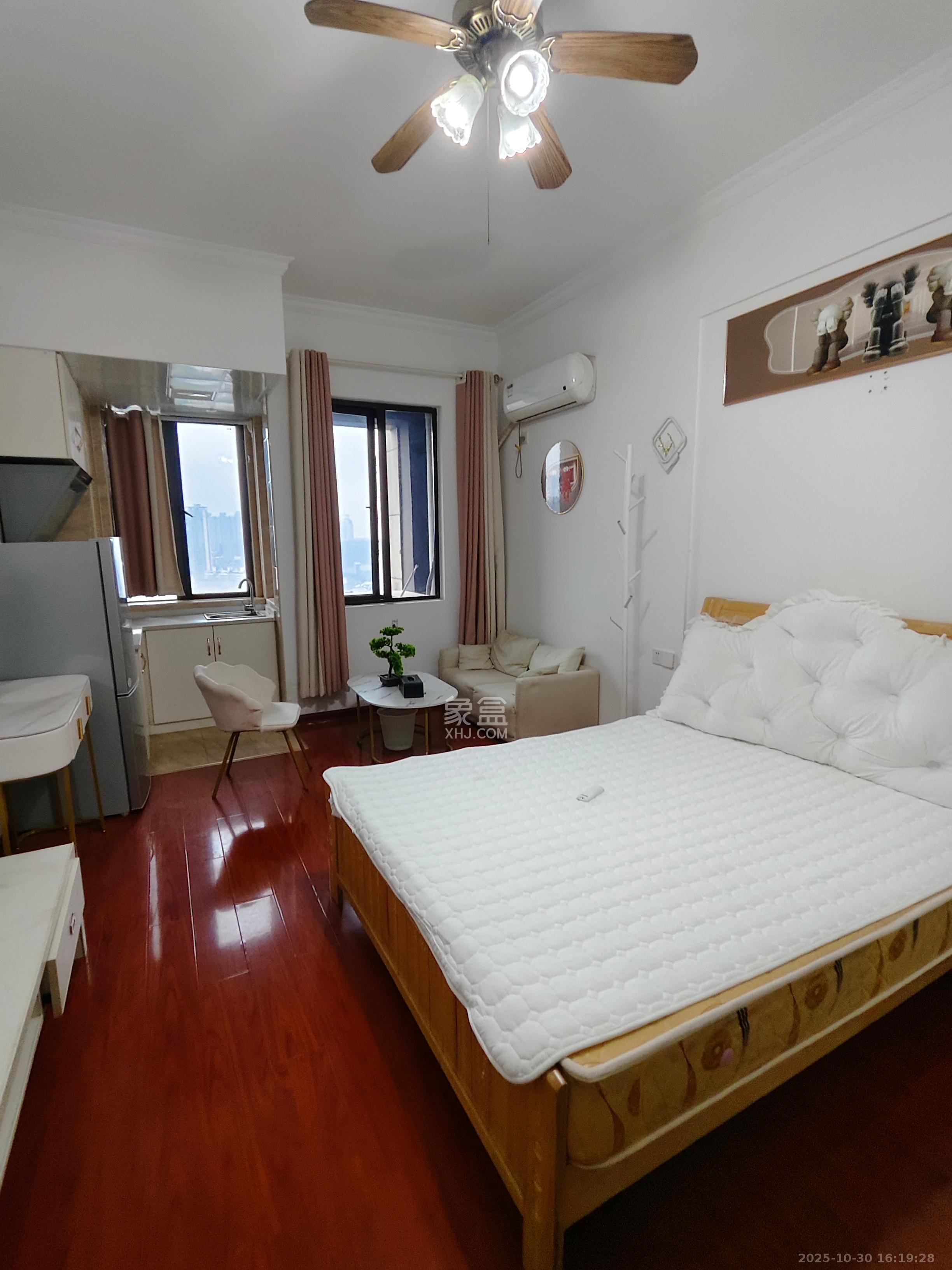 长房天翼未来城  1室1厅1卫    1500.0元/月 长房天翼未来城  1室1厅1卫    1500.0元/月室内图